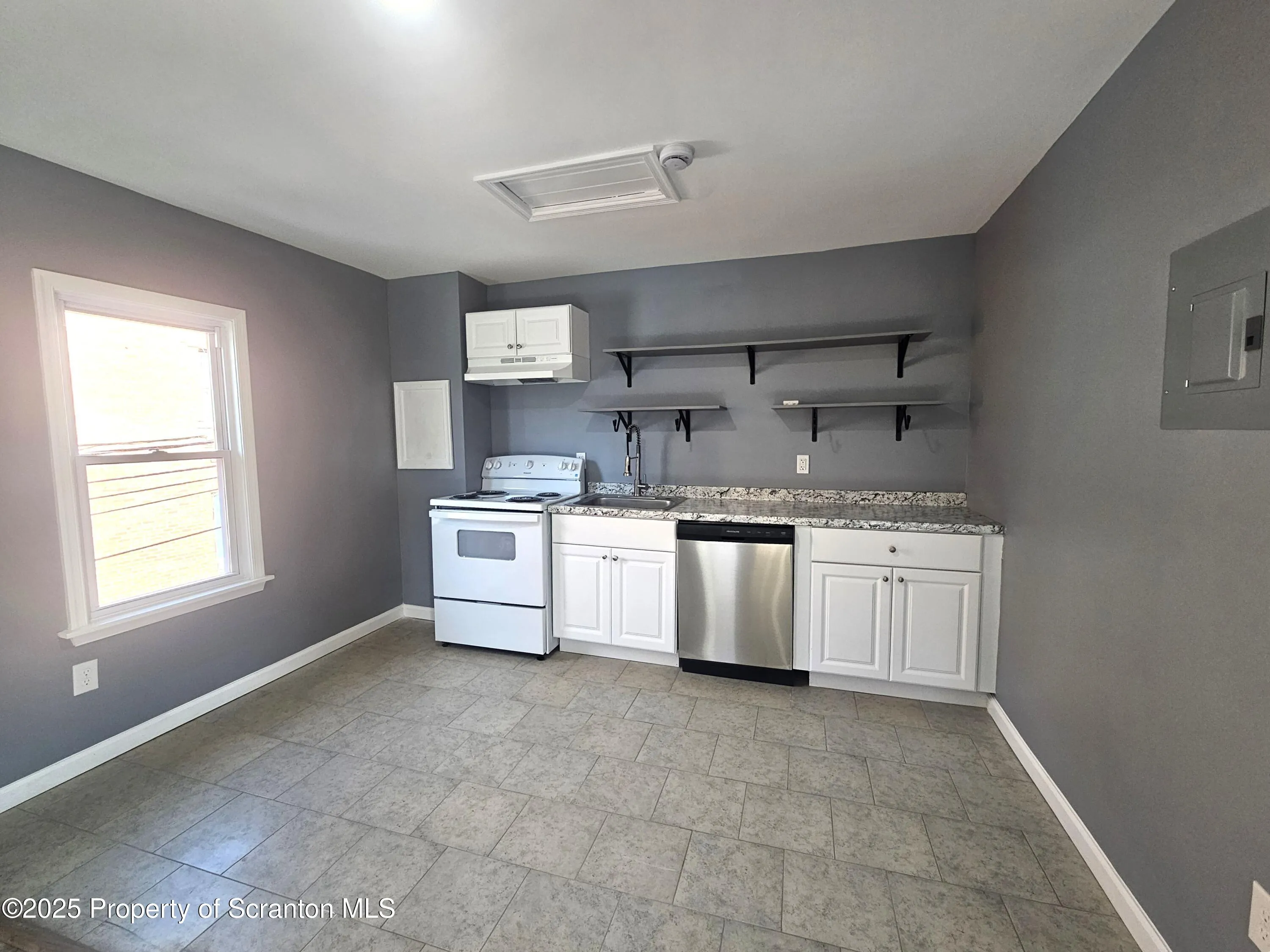 125 River Street Unit 2 Front, Olyphant, Pennsylvania 18447, 2 Rooms Rooms,1 BathroomBathrooms,Residential Lease,For Rent,River,SC251589