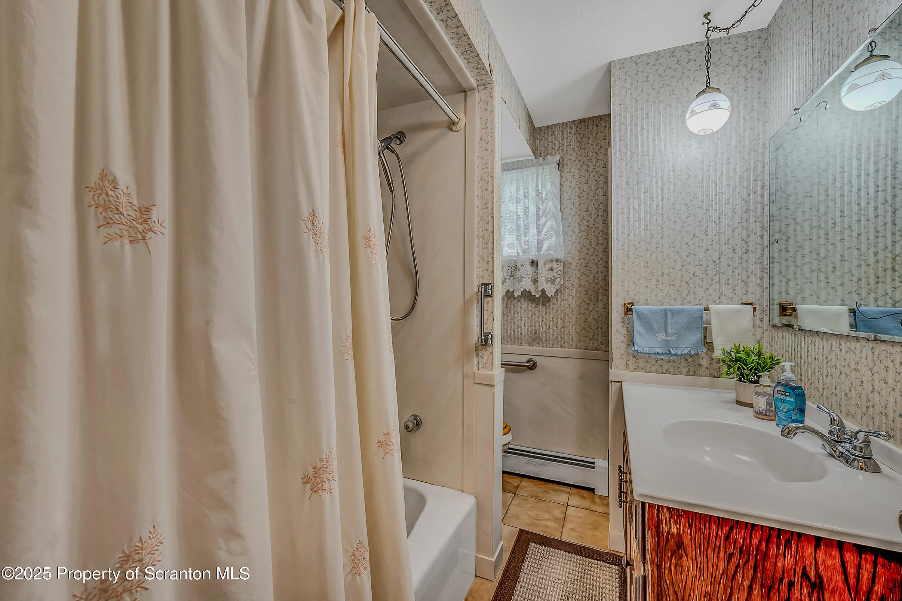 108 Armstrong Avenue, Clarks Green, Pennsylvania 18411, 3 Bedrooms Bedrooms, 7 Rooms Rooms,2 BathroomsBathrooms,Residential,For Sale,Armstrong,SC252008