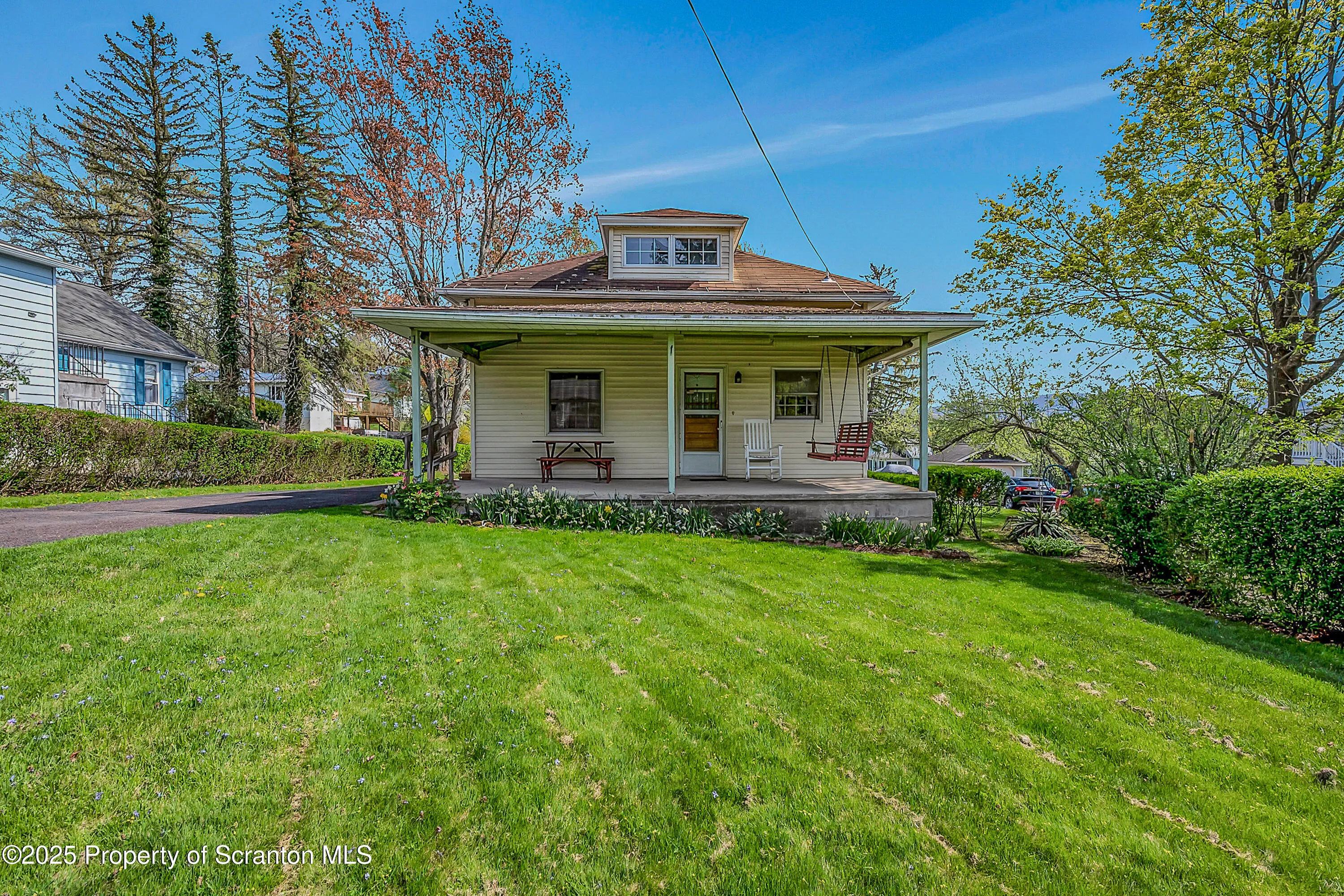 108 Armstrong Avenue, Clarks Green, Pennsylvania 18411, 3 Bedrooms Bedrooms, 7 Rooms Rooms,2 BathroomsBathrooms,Residential,For Sale,Armstrong,SC252008