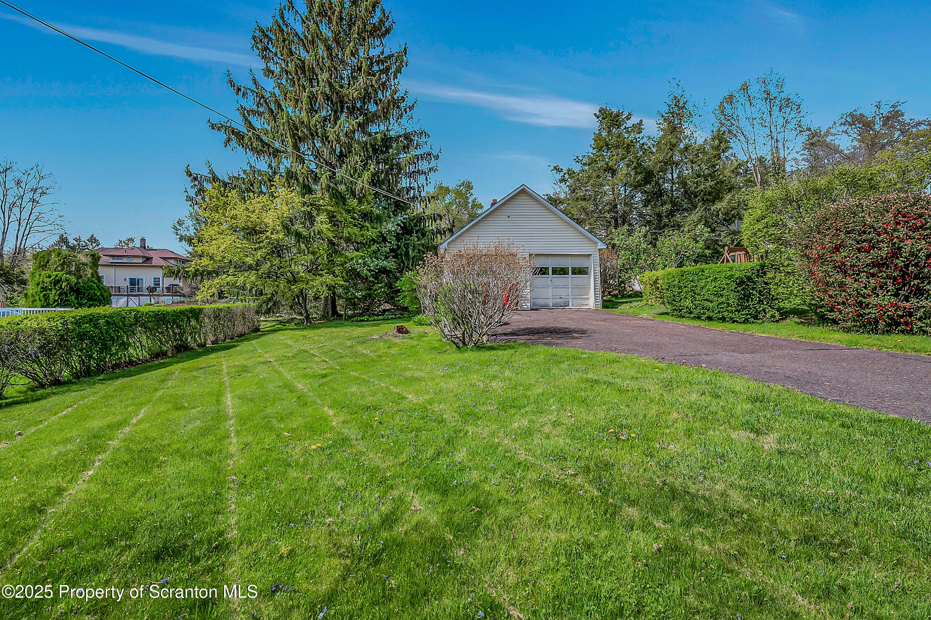 108 Armstrong Avenue, Clarks Green, Pennsylvania 18411, 3 Bedrooms Bedrooms, 7 Rooms Rooms,2 BathroomsBathrooms,Residential,For Sale,Armstrong,SC252008