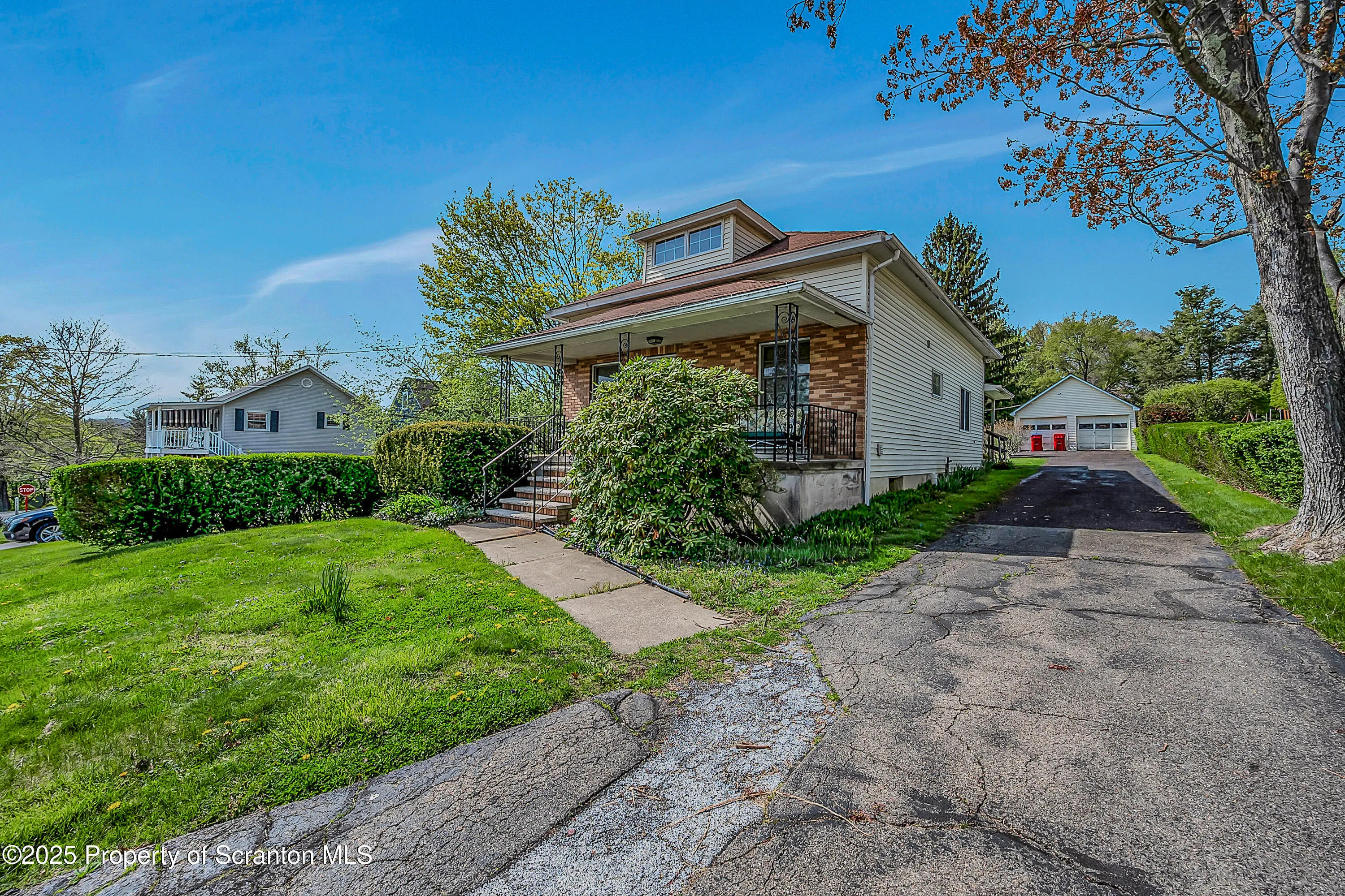 108 Armstrong Avenue, Clarks Green, Pennsylvania 18411, 3 Bedrooms Bedrooms, 7 Rooms Rooms,2 BathroomsBathrooms,Residential,For Sale,Armstrong,SC252008