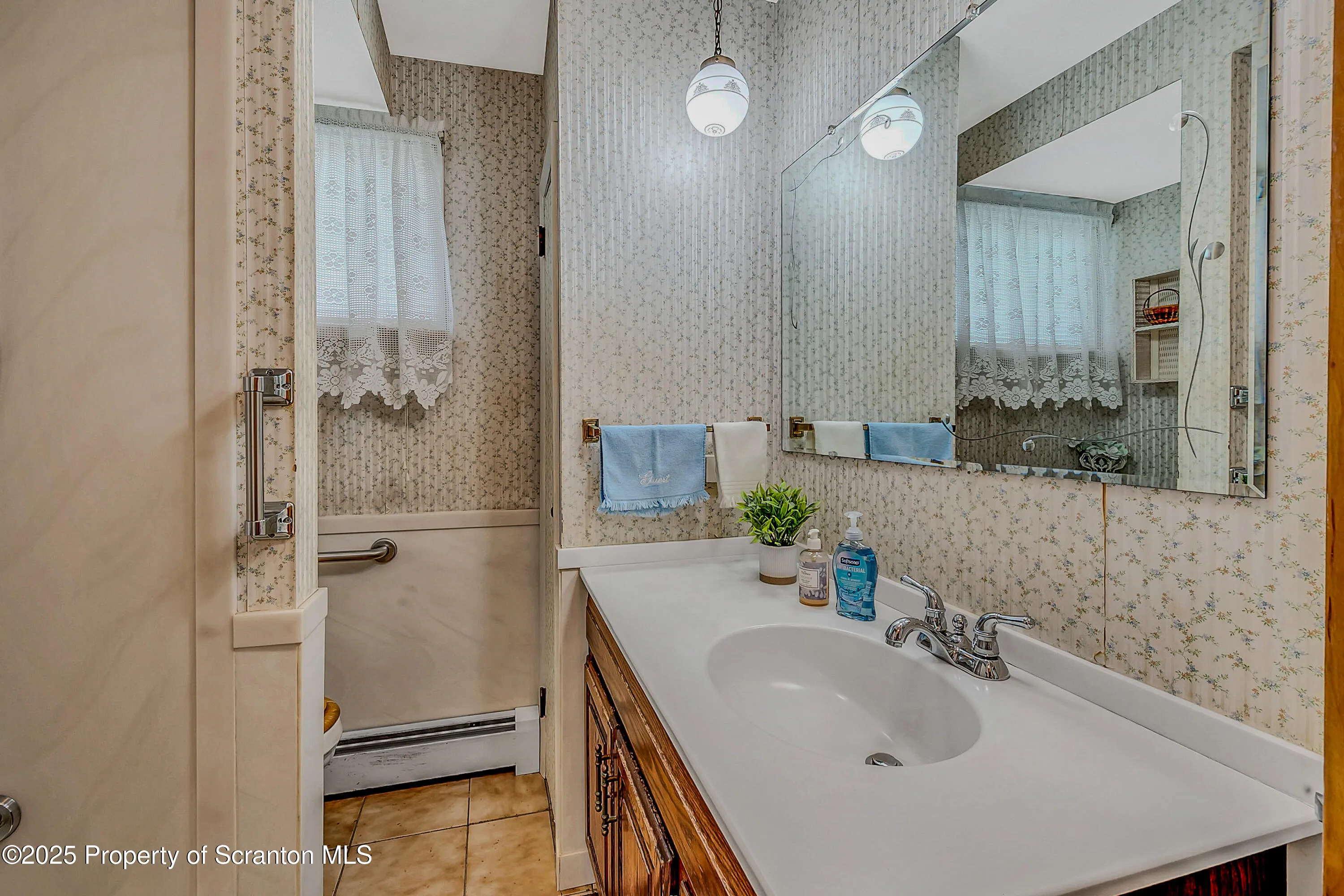 108 Armstrong Avenue, Clarks Green, Pennsylvania 18411, 3 Bedrooms Bedrooms, 7 Rooms Rooms,2 BathroomsBathrooms,Residential,For Sale,Armstrong,SC252008
