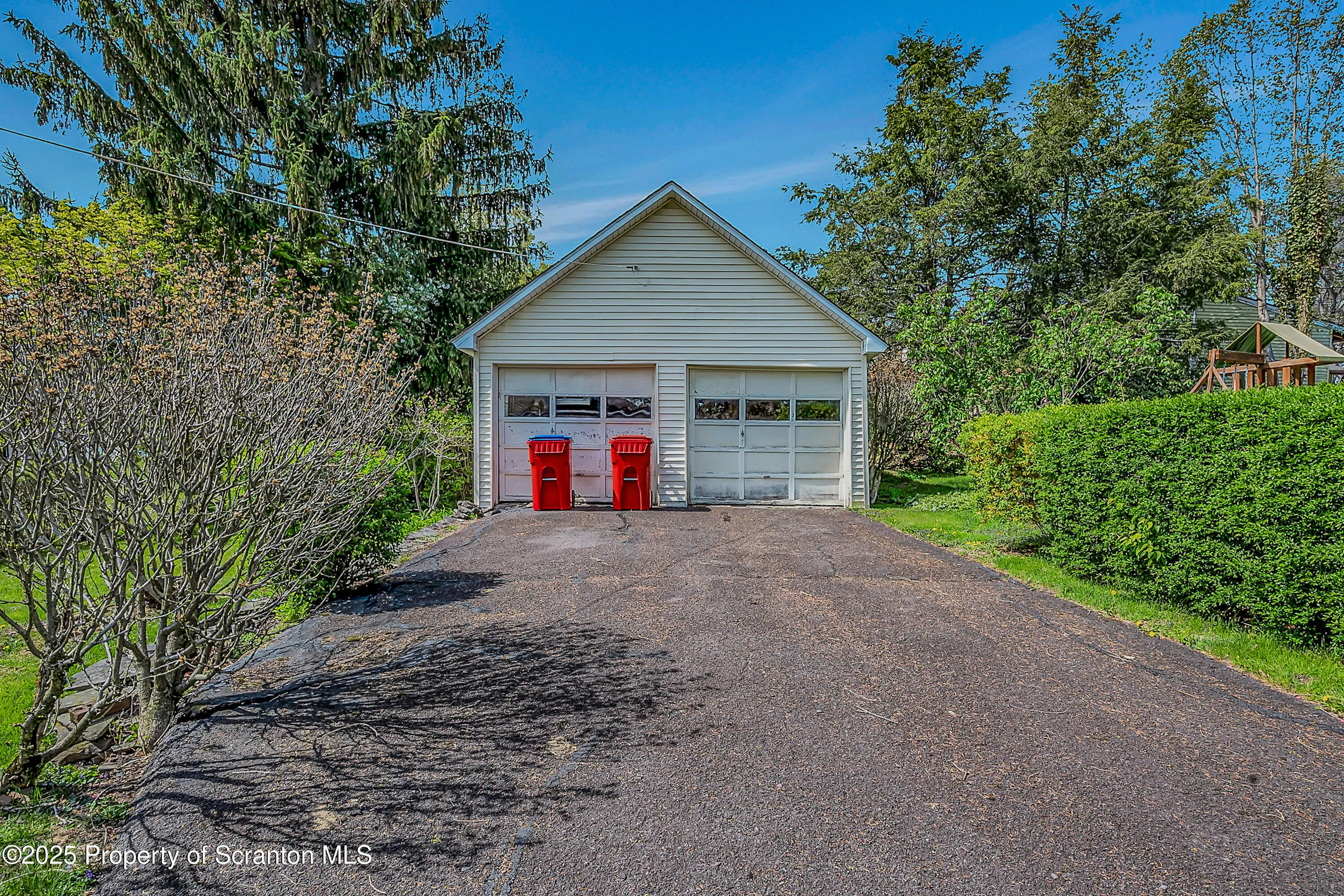 108 Armstrong Avenue, Clarks Green, Pennsylvania 18411, 3 Bedrooms Bedrooms, 7 Rooms Rooms,2 BathroomsBathrooms,Residential,For Sale,Armstrong,SC252008