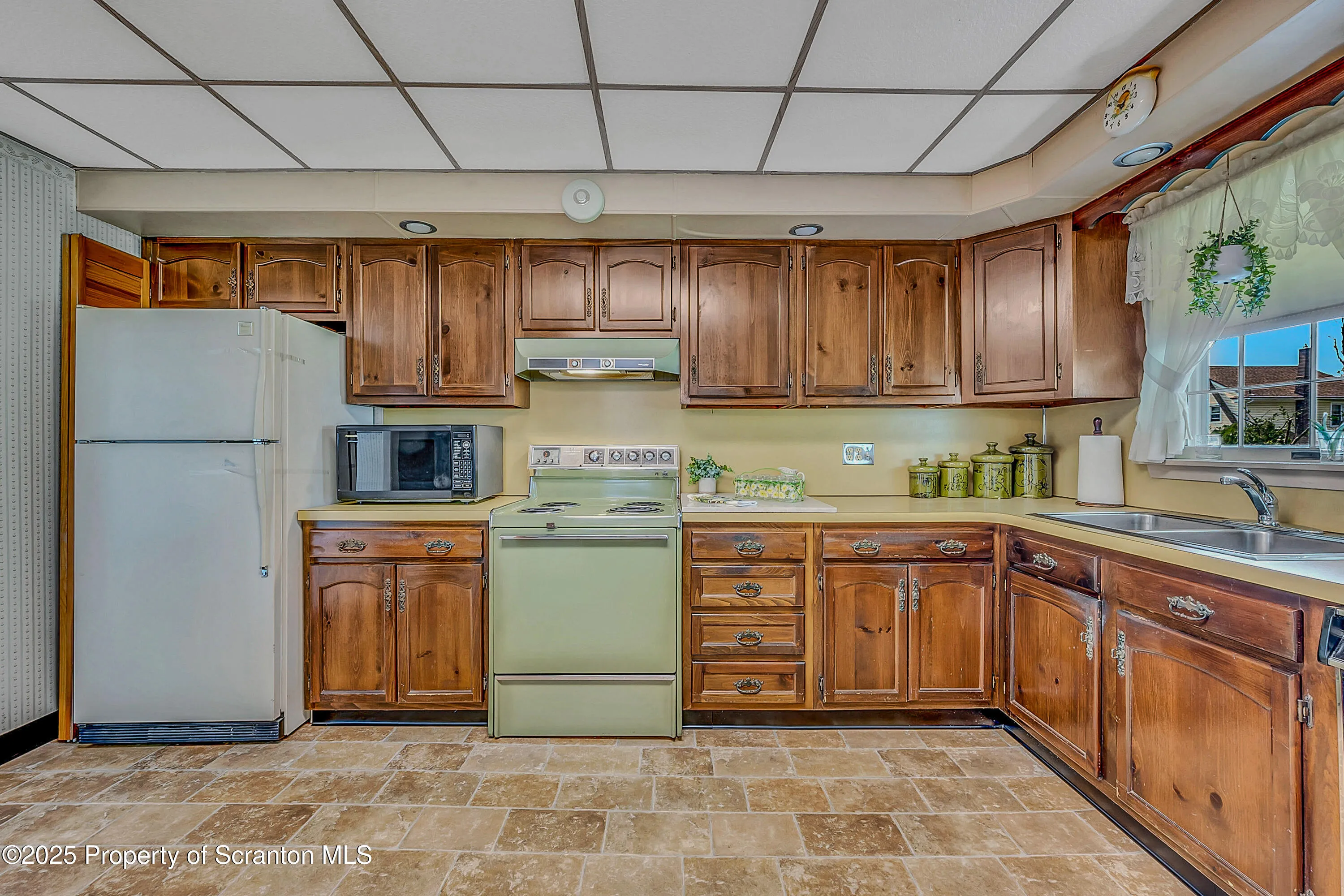 108 Armstrong Avenue, Clarks Green, Pennsylvania 18411, 3 Bedrooms Bedrooms, 7 Rooms Rooms,2 BathroomsBathrooms,Residential,For Sale,Armstrong,SC252008