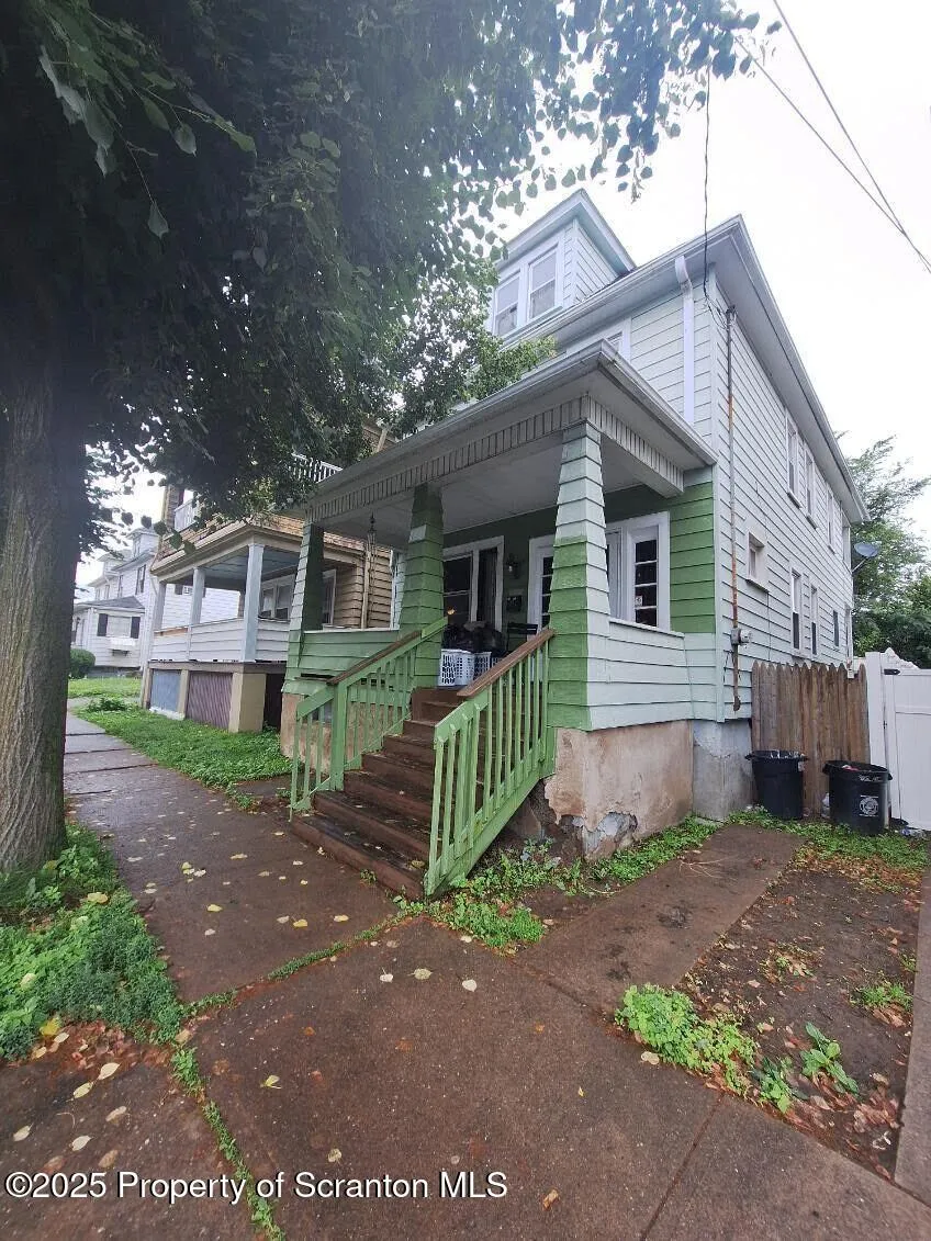 239 W Division Street, Wilkes-barre, Pennsylvania 18706, 3 Bedrooms Bedrooms, 6 Rooms Rooms,2 BathroomsBathrooms,Residential,For Sale,Division,SC252309