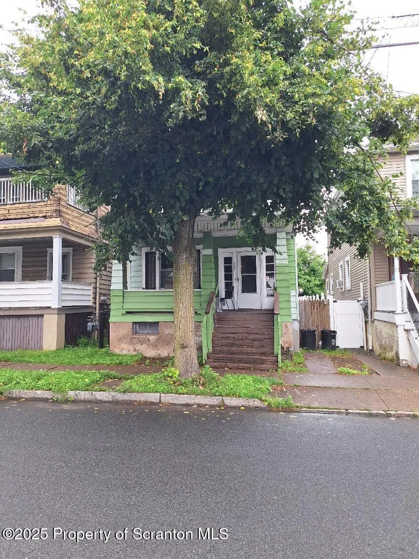 239 W Division Street, Wilkes-barre, Pennsylvania 18706, 3 Bedrooms Bedrooms, 6 Rooms Rooms,2 BathroomsBathrooms,Residential,For Sale,Division,SC252309