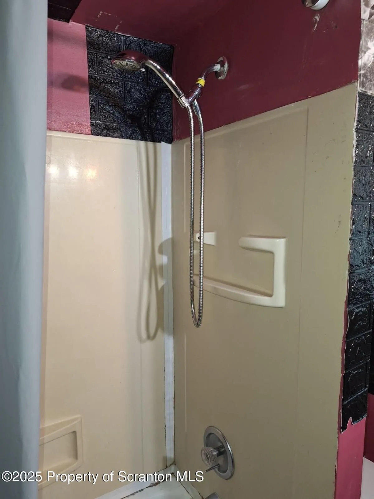 239 W Division Street, Wilkes-barre, Pennsylvania 18706, 3 Bedrooms Bedrooms, 6 Rooms Rooms,2 BathroomsBathrooms,Residential,For Sale,Division,SC252309