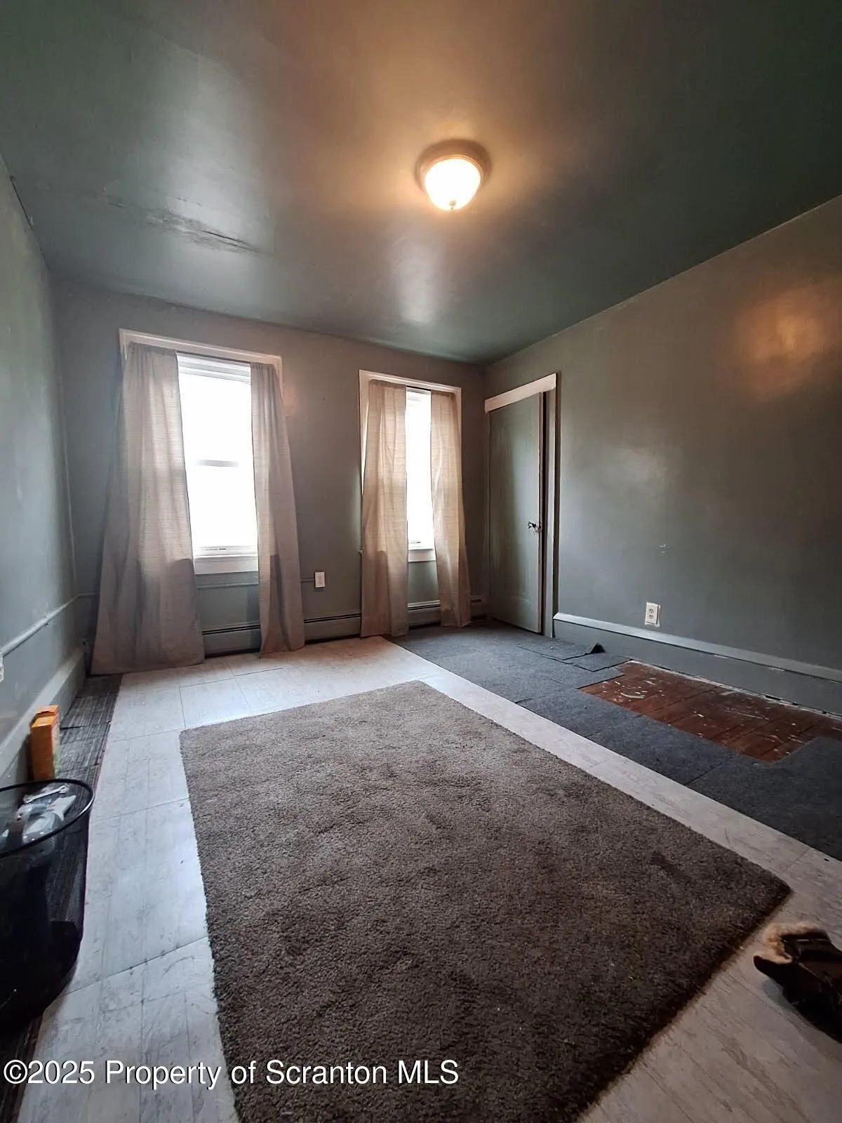 239 W Division Street, Wilkes-barre, Pennsylvania 18706, 3 Bedrooms Bedrooms, 6 Rooms Rooms,2 BathroomsBathrooms,Residential,For Sale,Division,SC252309