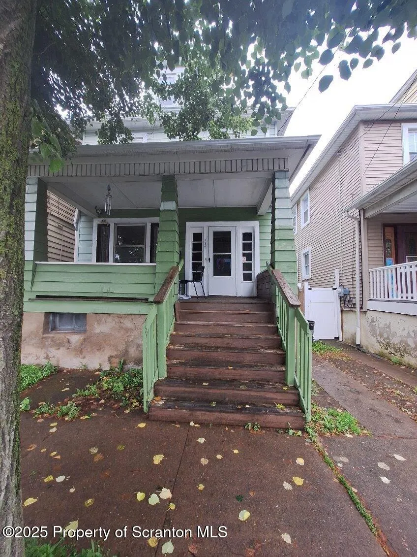 239 W Division Street, Wilkes-barre, Pennsylvania 18706, 3 Bedrooms Bedrooms, 6 Rooms Rooms,2 BathroomsBathrooms,Residential,For Sale,Division,SC252309