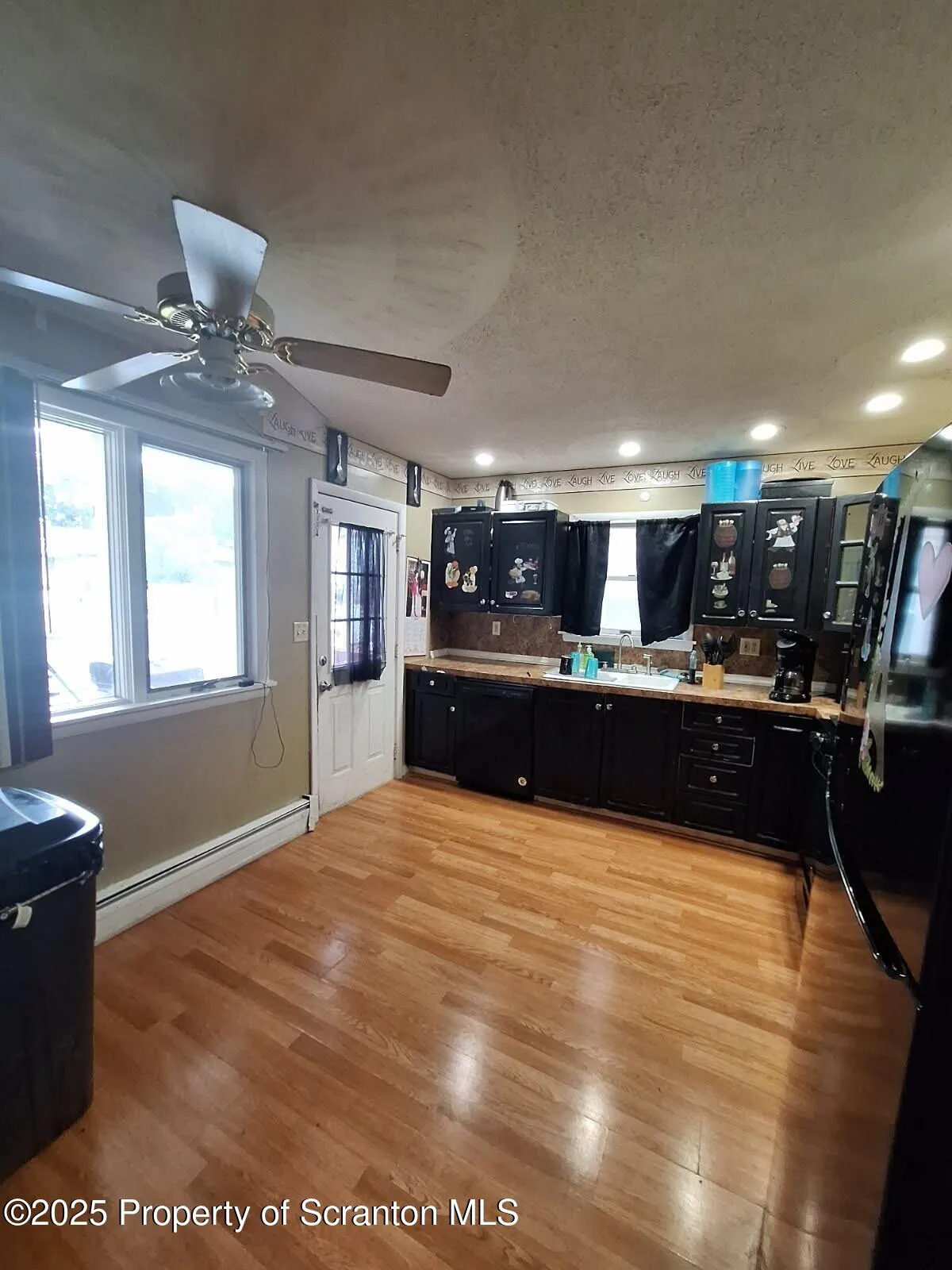 239 W Division Street, Wilkes-barre, Pennsylvania 18706, 3 Bedrooms Bedrooms, 6 Rooms Rooms,2 BathroomsBathrooms,Residential,For Sale,Division,SC252309