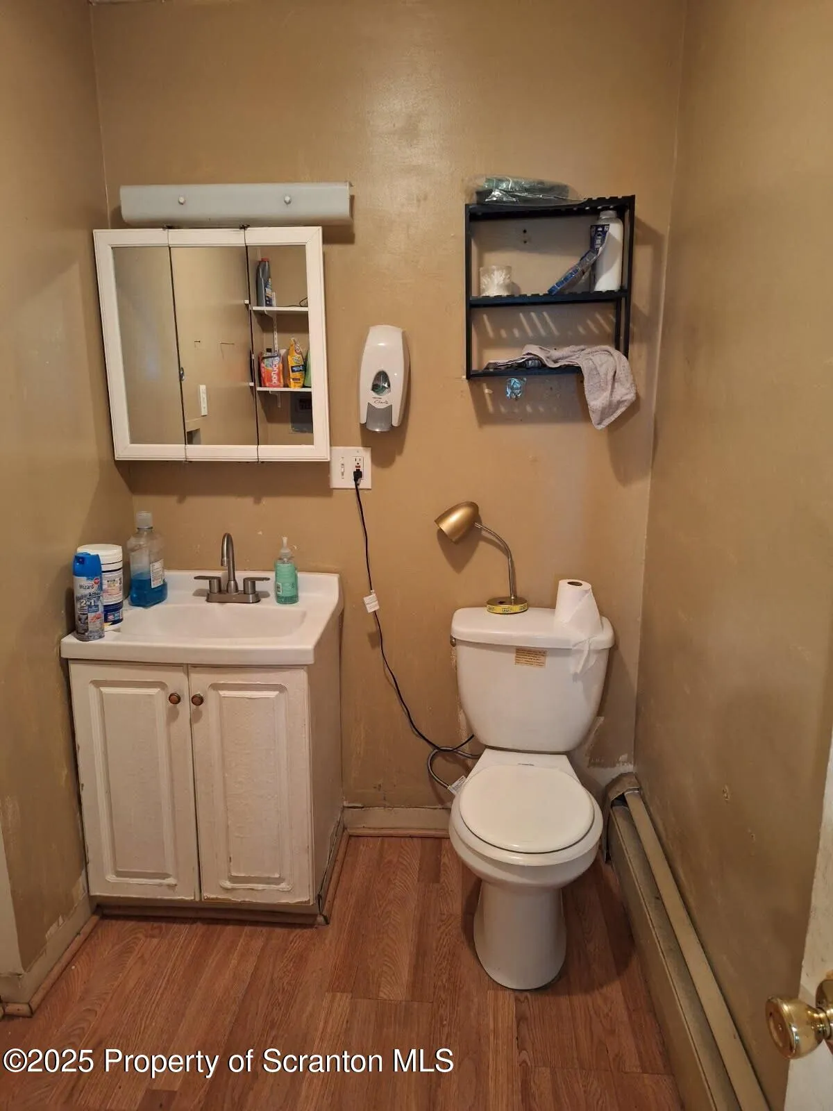 239 W Division Street, Wilkes-barre, Pennsylvania 18706, 3 Bedrooms Bedrooms, 6 Rooms Rooms,2 BathroomsBathrooms,Residential,For Sale,Division,SC252309