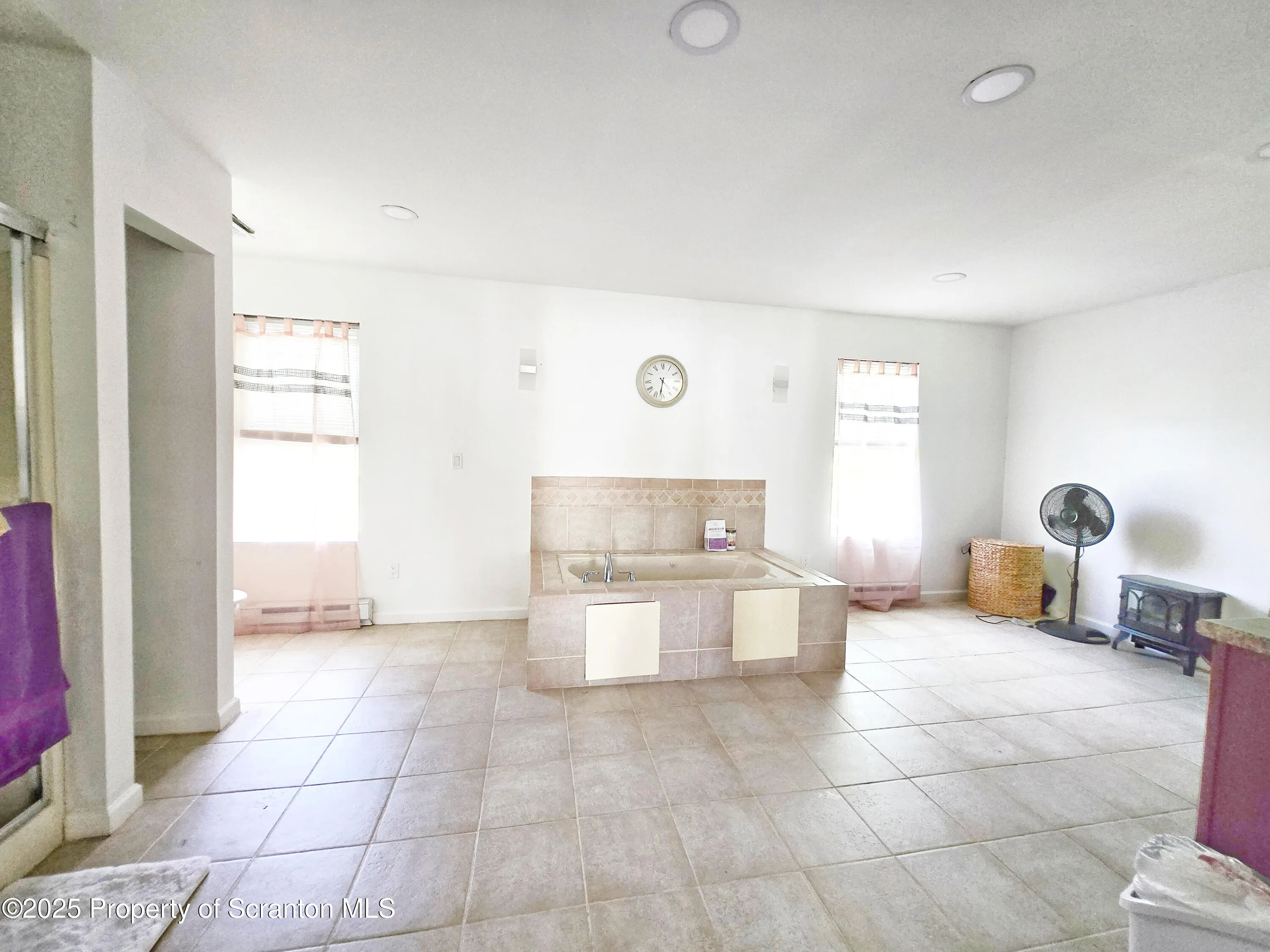 798 Sullivan Trail, Scotrun, Pennsylvania 18355, 4 Bedrooms Bedrooms, 9 Rooms Rooms,4 BathroomsBathrooms,Residential,For Sale,Sullivan Trail,SC252353