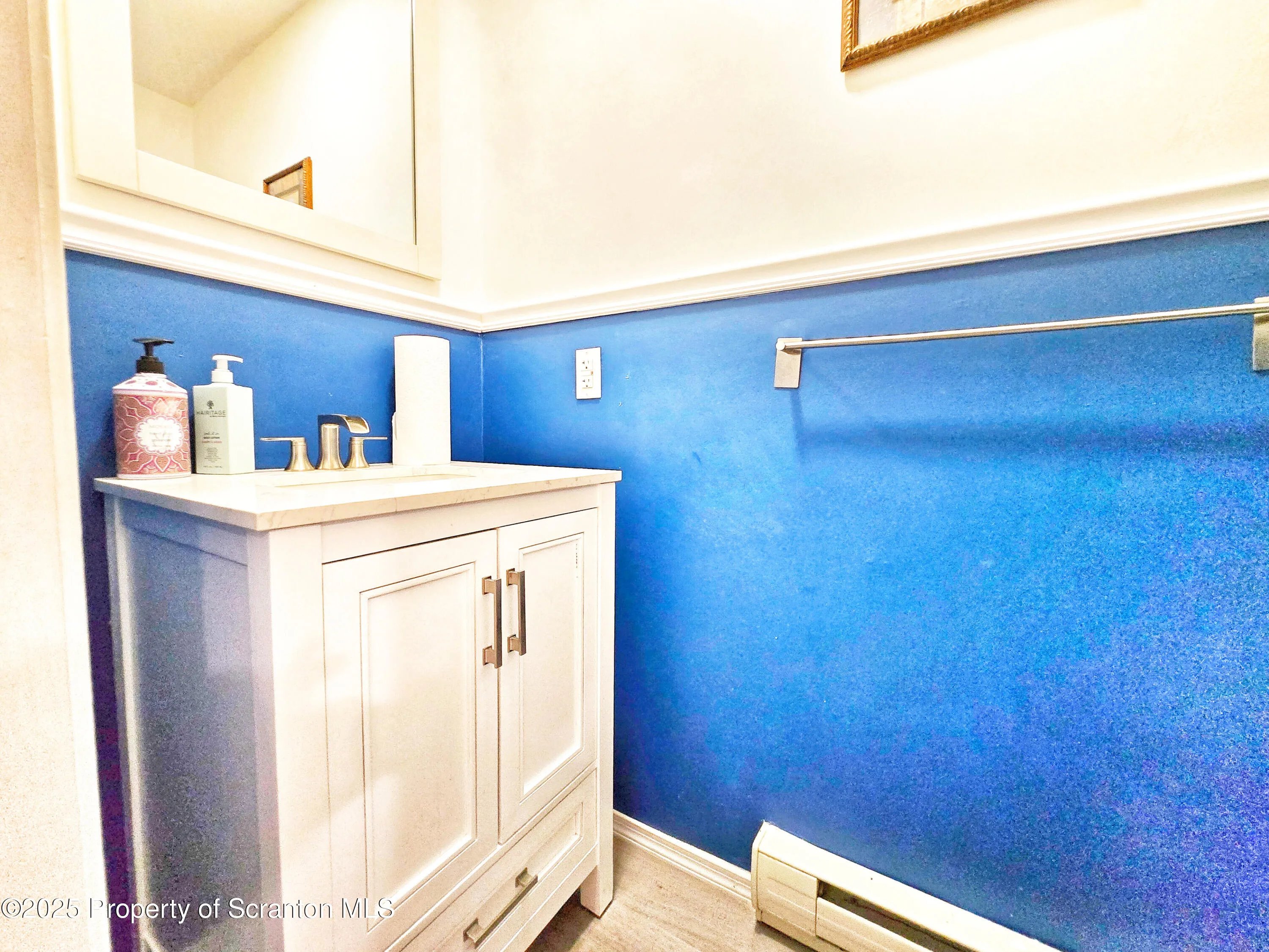 798 Sullivan Trail, Scotrun, Pennsylvania 18355, 4 Bedrooms Bedrooms, 9 Rooms Rooms,4 BathroomsBathrooms,Residential,For Sale,Sullivan Trail,SC252353