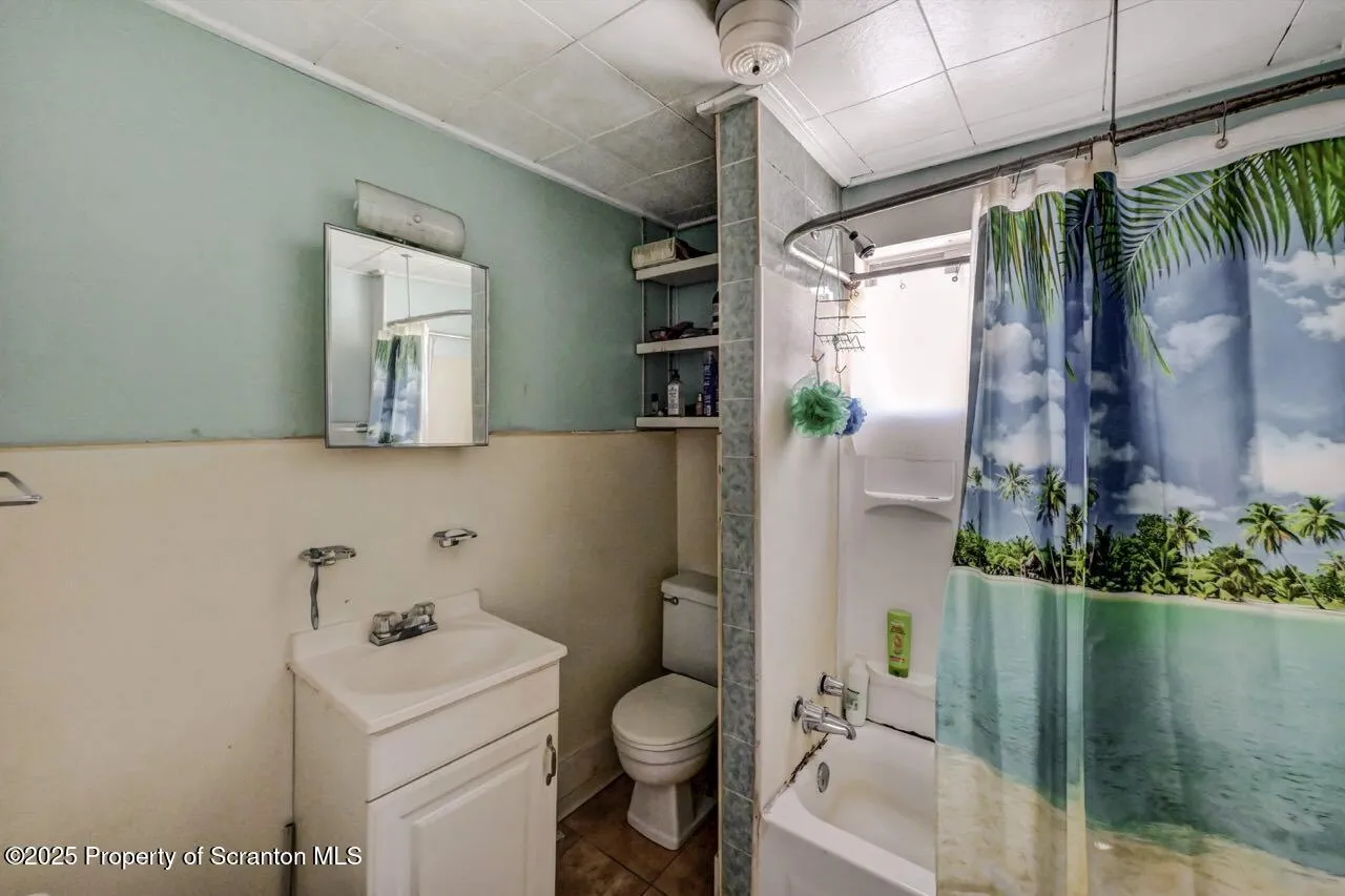126-128 S. Rebecca Ave S Avenue Unit 126-128 - R 130, Scranton, Pennsylvania 18504, 9 Bedrooms Bedrooms, ,4 BathroomsBathrooms,Residential Income,For Sale,S. Rebecca Ave,SC252573