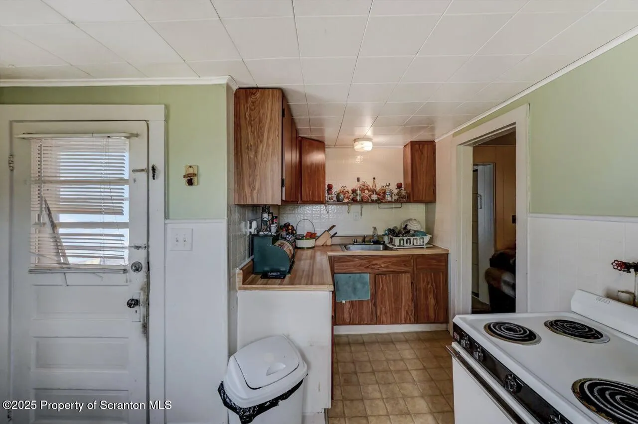 126-128 S. Rebecca Ave S Avenue Unit 126-128 - R 130, Scranton, Pennsylvania 18504, 9 Bedrooms Bedrooms, ,4 BathroomsBathrooms,Residential Income,For Sale,S. Rebecca Ave,SC252573