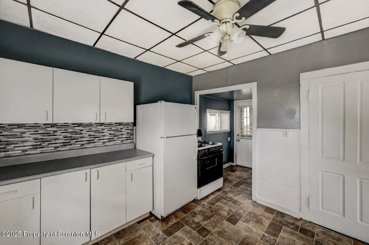 126-128 S. Rebecca Ave S Avenue Unit 126-128 - R 130, Scranton, Pennsylvania 18504, 9 Bedrooms Bedrooms, ,4 BathroomsBathrooms,Residential Income,For Sale,S. Rebecca Ave,SC252573