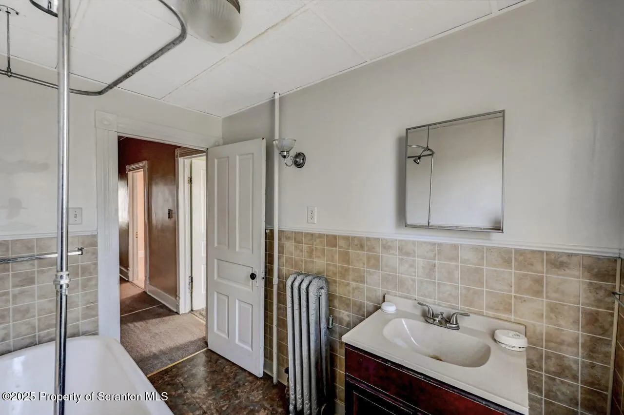 126-128 S. Rebecca Ave S Avenue Unit 126-128 - R 130, Scranton, Pennsylvania 18504, 9 Bedrooms Bedrooms, ,4 BathroomsBathrooms,Residential Income,For Sale,S. Rebecca Ave,SC252573
