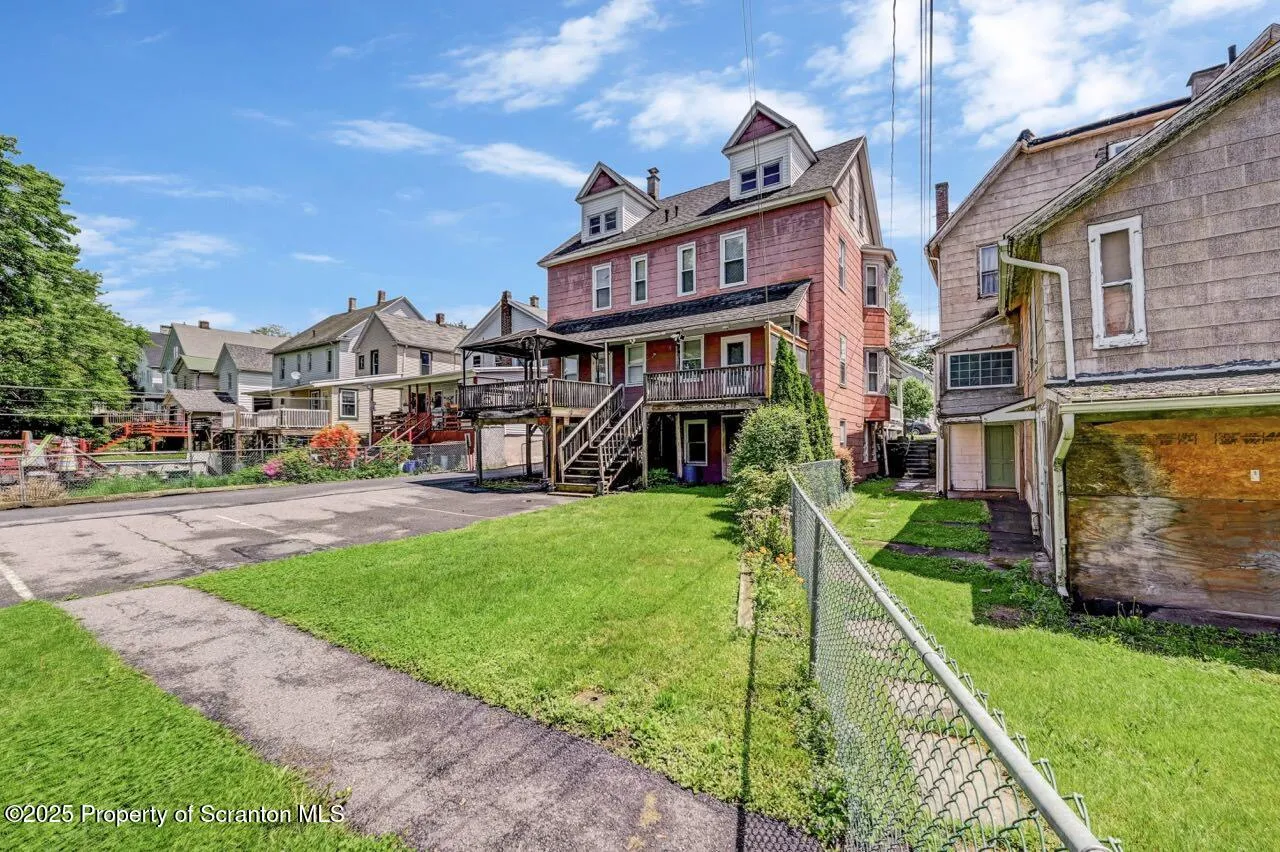 126-128 S. Rebecca Ave S Avenue Unit 126-128 - R 130, Scranton, Pennsylvania 18504, 9 Bedrooms Bedrooms, ,4 BathroomsBathrooms,Residential Income,For Sale,S. Rebecca Ave,SC252573