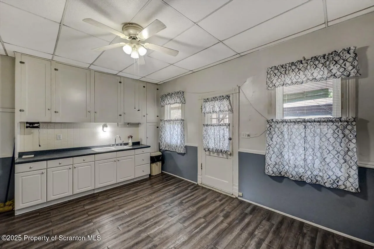 126-128 S. Rebecca Ave S Avenue Unit 126-128 - R 130, Scranton, Pennsylvania 18504, 9 Bedrooms Bedrooms, ,4 BathroomsBathrooms,Residential Income,For Sale,S. Rebecca Ave,SC252573