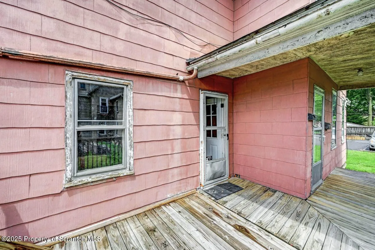 126-128 S. Rebecca Ave S Avenue Unit 126-128 - R 130, Scranton, Pennsylvania 18504, 9 Bedrooms Bedrooms, ,4 BathroomsBathrooms,Residential Income,For Sale,S. Rebecca Ave,SC252573