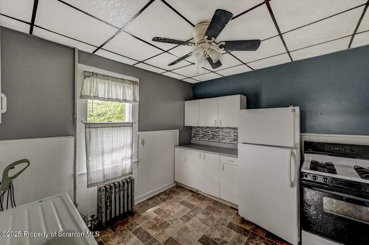 126-128 S. Rebecca Ave S Avenue Unit 126-128 - R 130, Scranton, Pennsylvania 18504, 9 Bedrooms Bedrooms, ,4 BathroomsBathrooms,Residential Income,For Sale,S. Rebecca Ave,SC252573