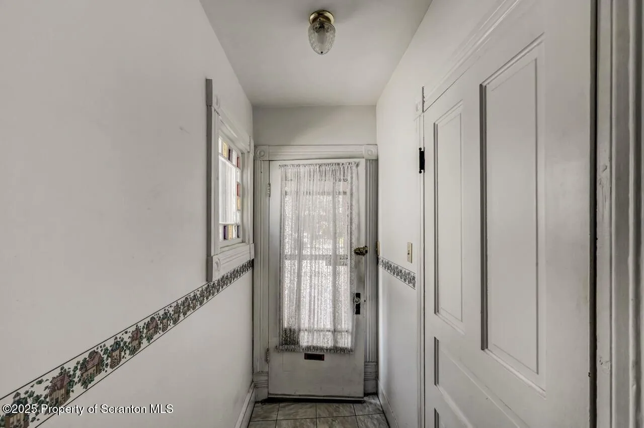 126-128 S. Rebecca Ave S Avenue Unit 126-128 - R 130, Scranton, Pennsylvania 18504, 9 Bedrooms Bedrooms, ,4 BathroomsBathrooms,Residential Income,For Sale,S. Rebecca Ave,SC252573