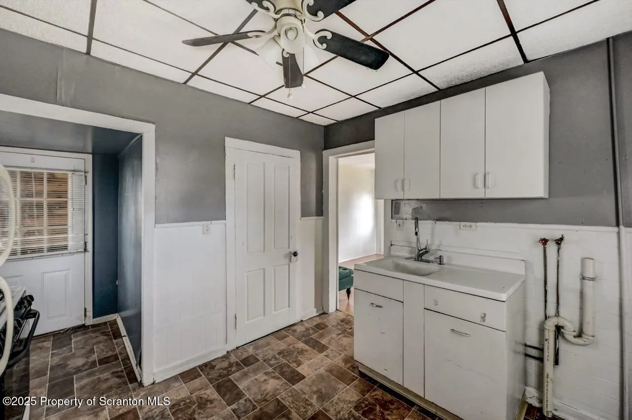126-128 S. Rebecca Ave S Avenue Unit 126-128 - R 130, Scranton, Pennsylvania 18504, 9 Bedrooms Bedrooms, ,4 BathroomsBathrooms,Residential Income,For Sale,S. Rebecca Ave,SC252573