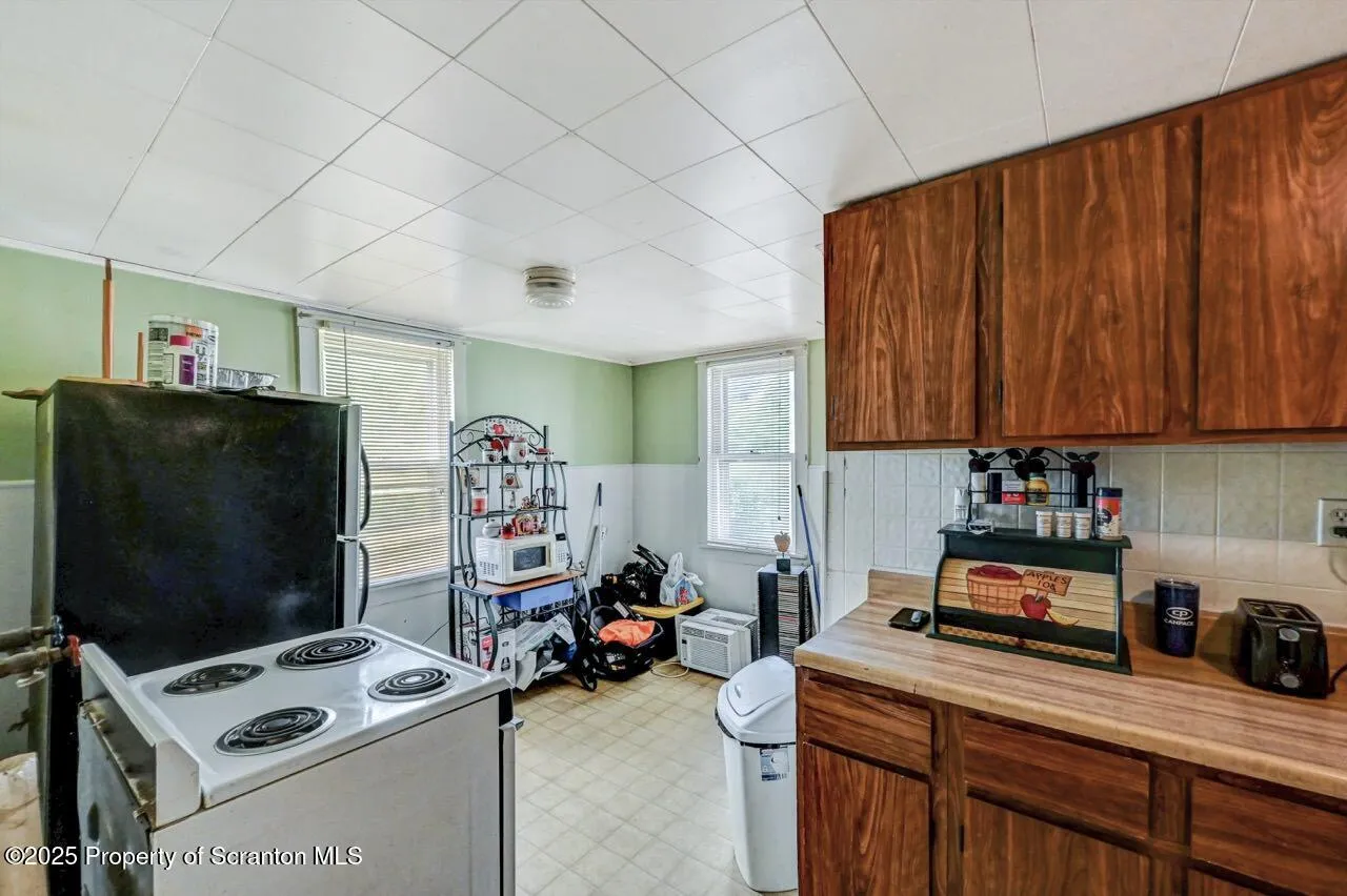 126-128 S. Rebecca Ave S Avenue Unit 126-128 - R 130, Scranton, Pennsylvania 18504, 9 Bedrooms Bedrooms, ,4 BathroomsBathrooms,Residential Income,For Sale,S. Rebecca Ave,SC252573
