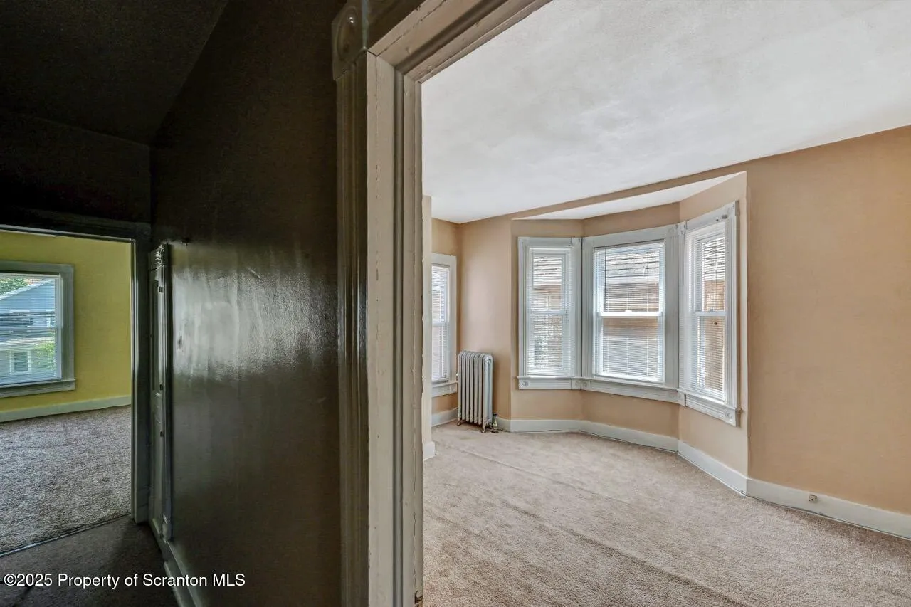 126-128 S. Rebecca Ave S Avenue Unit 126-128 - R 130, Scranton, Pennsylvania 18504, 9 Bedrooms Bedrooms, ,4 BathroomsBathrooms,Residential Income,For Sale,S. Rebecca Ave,SC252573