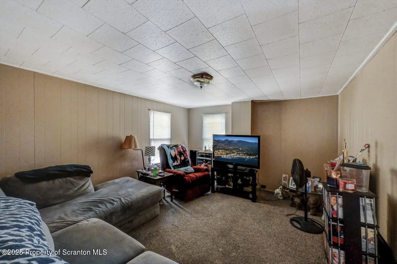 126-128 S. Rebecca Ave S Avenue Unit 126-128 - R 130, Scranton, Pennsylvania 18504, 9 Bedrooms Bedrooms, ,4 BathroomsBathrooms,Residential Income,For Sale,S. Rebecca Ave,SC252573
