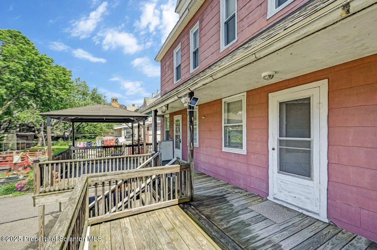 126-128 S. Rebecca Ave S Avenue Unit 126-128 - R 130, Scranton, Pennsylvania 18504, 9 Bedrooms Bedrooms, ,4 BathroomsBathrooms,Residential Income,For Sale,S. Rebecca Ave,SC252573