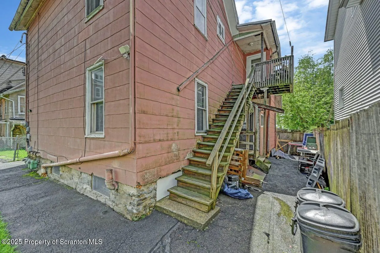 126-128 S. Rebecca Ave S Avenue Unit 126-128 - R 130, Scranton, Pennsylvania 18504, 9 Bedrooms Bedrooms, ,4 BathroomsBathrooms,Residential Income,For Sale,S. Rebecca Ave,SC252573