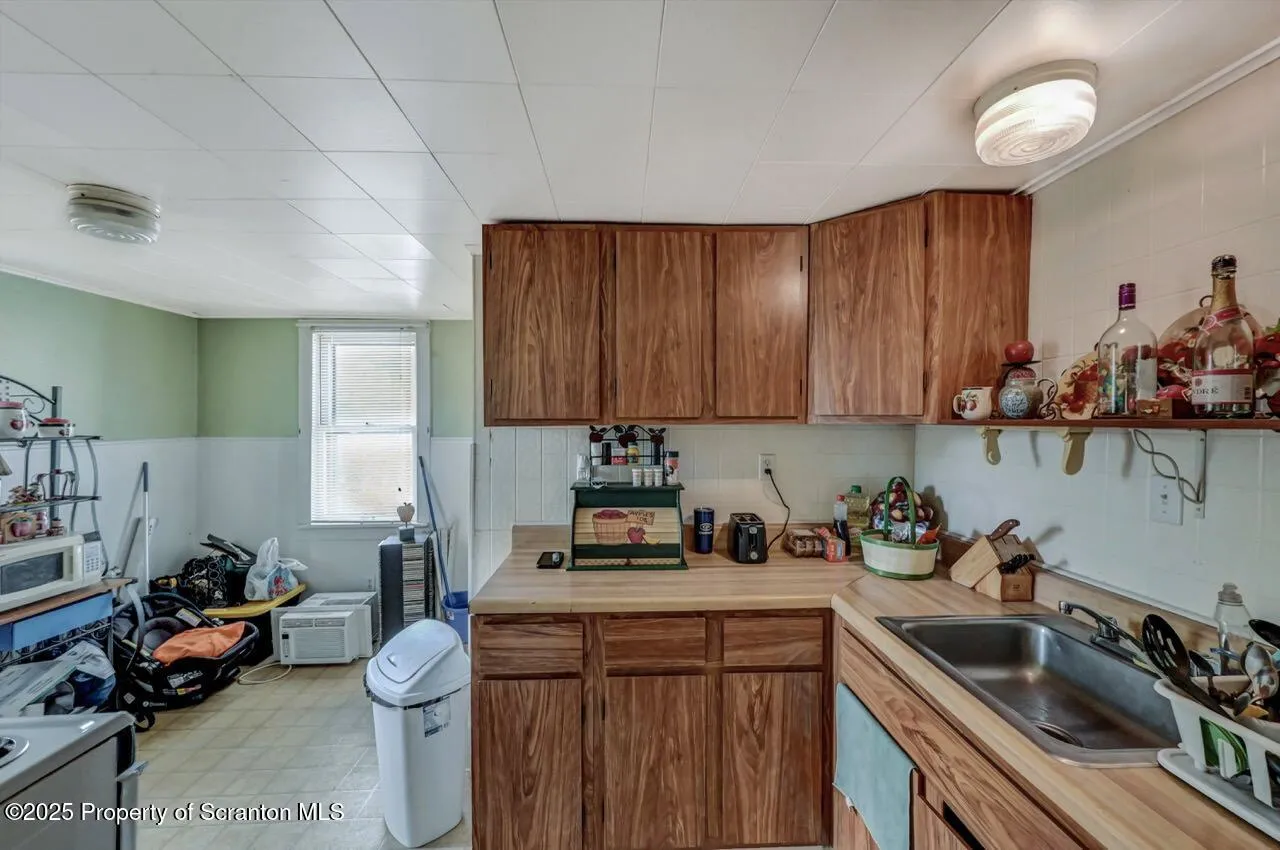 126-128 S. Rebecca Ave S Avenue Unit 126-128 - R 130, Scranton, Pennsylvania 18504, 9 Bedrooms Bedrooms, ,4 BathroomsBathrooms,Residential Income,For Sale,S. Rebecca Ave,SC252573