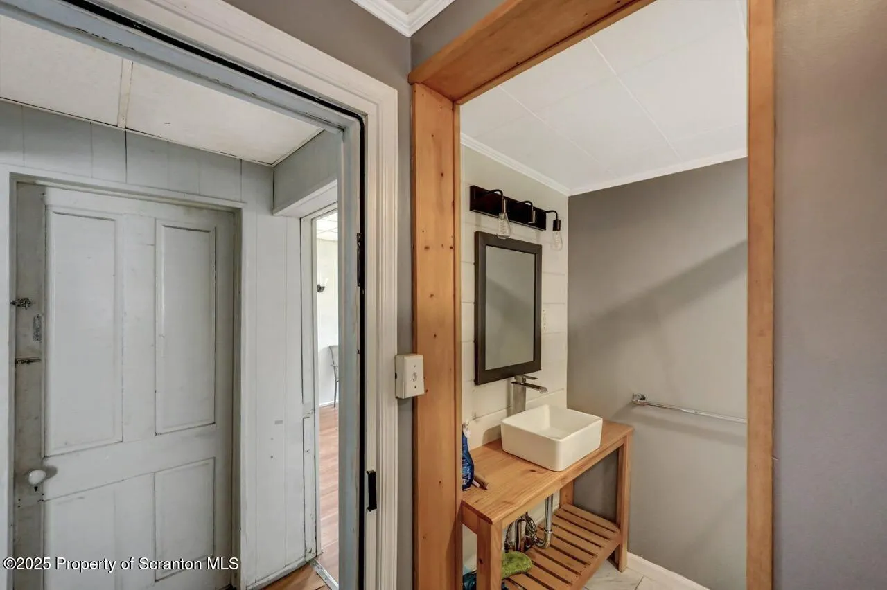 126-128 S. Rebecca Ave S Avenue Unit 126-128 - R 130, Scranton, Pennsylvania 18504, 9 Bedrooms Bedrooms, ,4 BathroomsBathrooms,Residential Income,For Sale,S. Rebecca Ave,SC252573