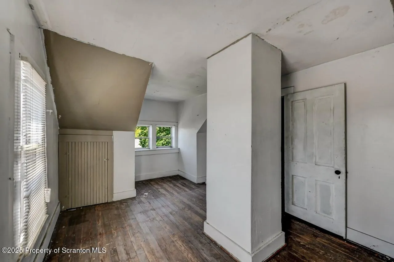 126-128 S. Rebecca Ave S Avenue Unit 126-128 - R 130, Scranton, Pennsylvania 18504, 9 Bedrooms Bedrooms, ,4 BathroomsBathrooms,Residential Income,For Sale,S. Rebecca Ave,SC252573