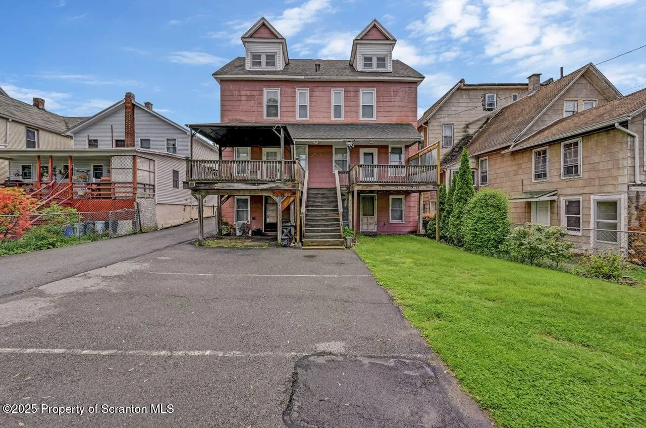 126-128 S. Rebecca Ave S Avenue Unit 126-128 - R 130, Scranton, Pennsylvania 18504, 9 Bedrooms Bedrooms, ,4 BathroomsBathrooms,Residential Income,For Sale,S. Rebecca Ave,SC252573