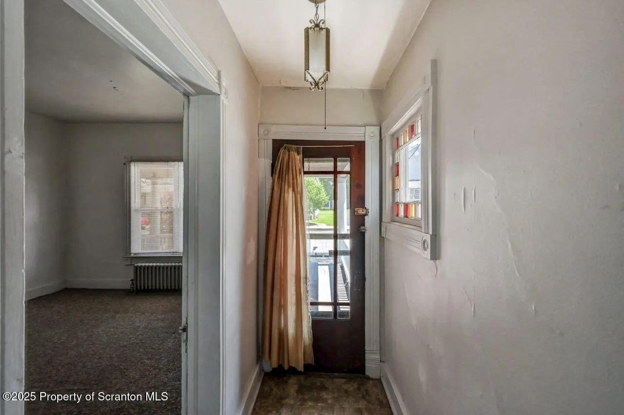 126-128 S. Rebecca Ave S Avenue Unit 126-128 - R 130, Scranton, Pennsylvania 18504, 9 Bedrooms Bedrooms, ,4 BathroomsBathrooms,Residential Income,For Sale,S. Rebecca Ave,SC252573