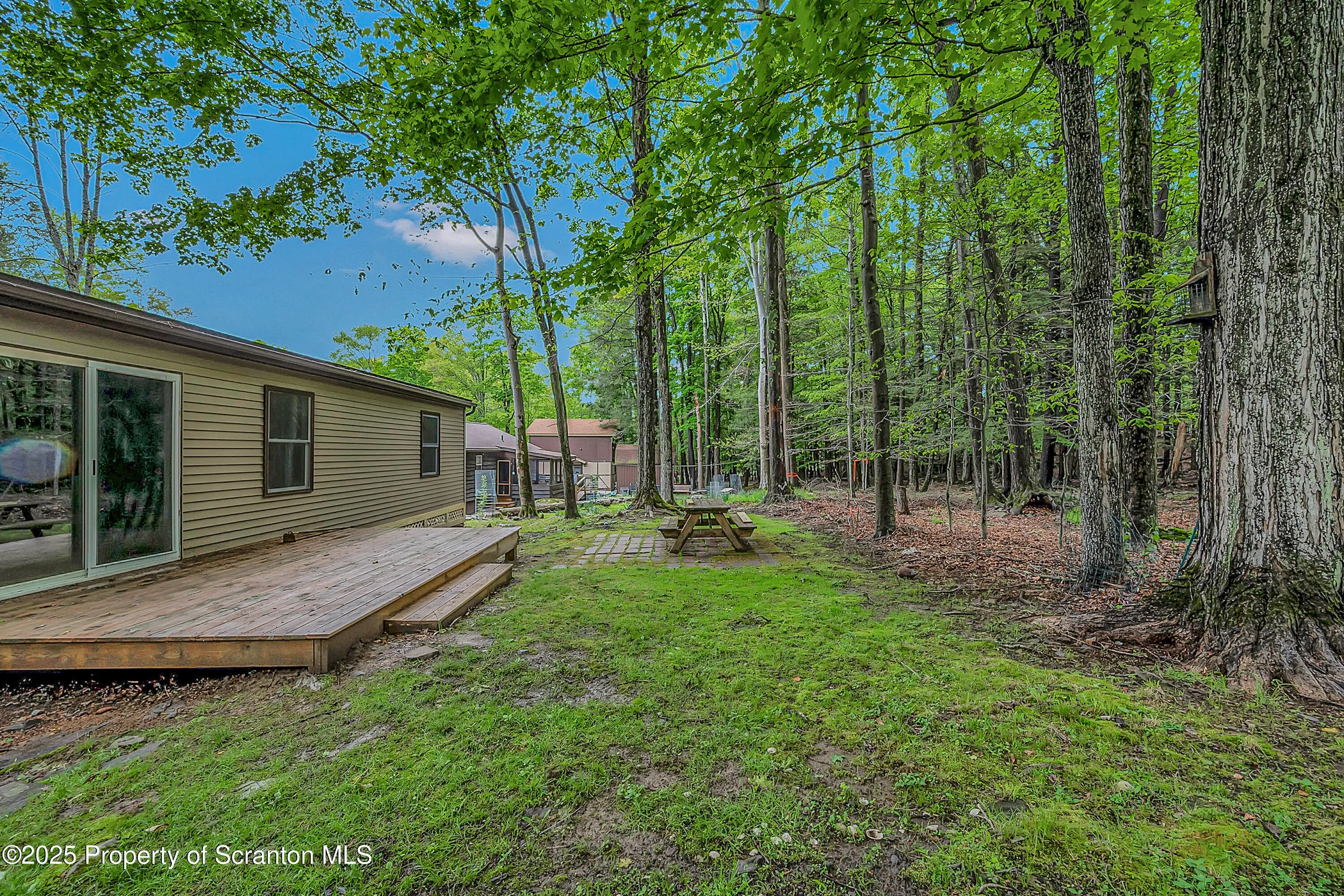 40 Honey Bear Road, Lake Ariel, Pennsylvania 18436, 3 Bedrooms Bedrooms, 6 Rooms Rooms,2 BathroomsBathrooms,Residential,For Sale,Honey Bear,SC252360