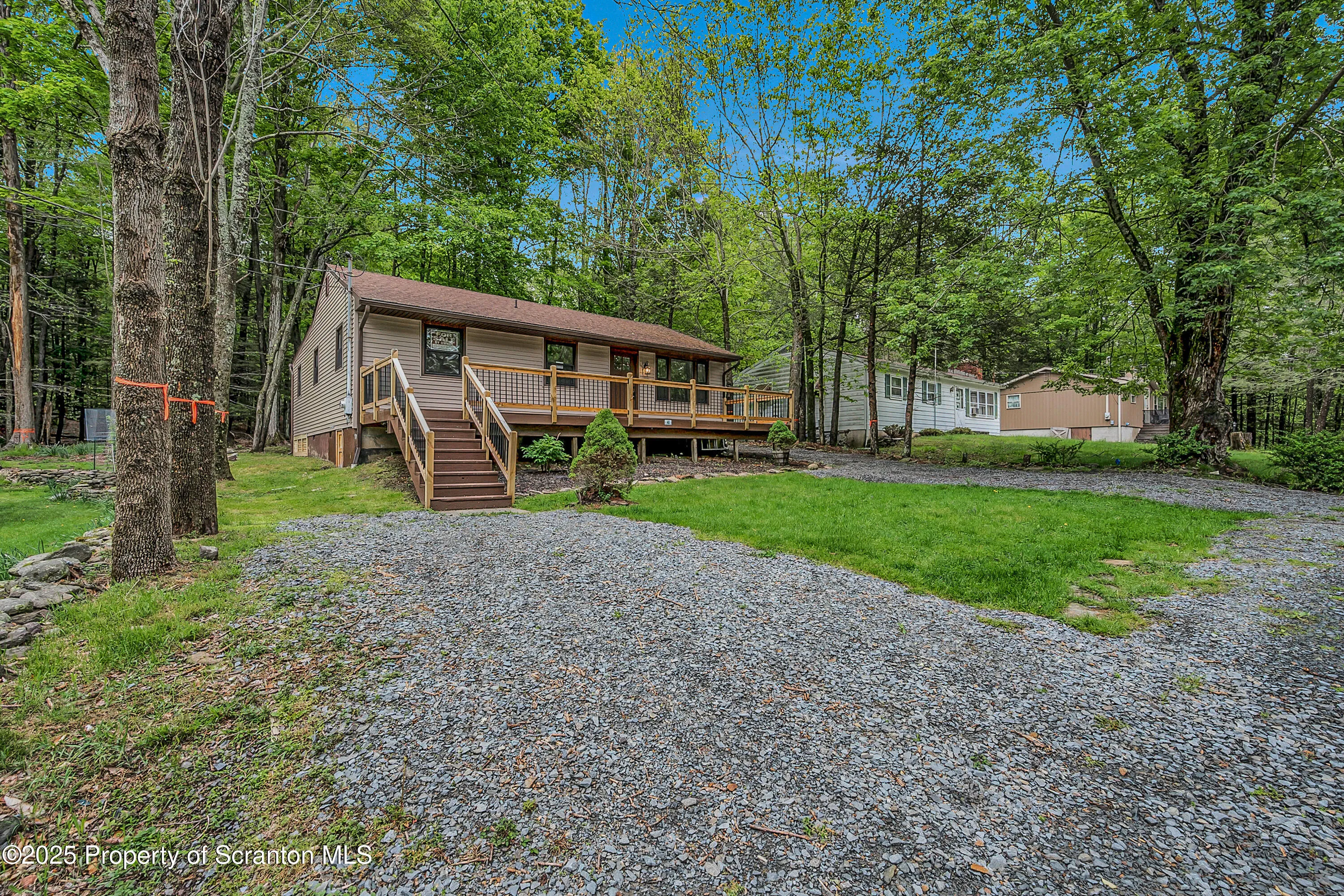 40 Honey Bear Road, Lake Ariel, Pennsylvania 18436, 3 Bedrooms Bedrooms, 6 Rooms Rooms,2 BathroomsBathrooms,Residential,For Sale,Honey Bear,SC252360