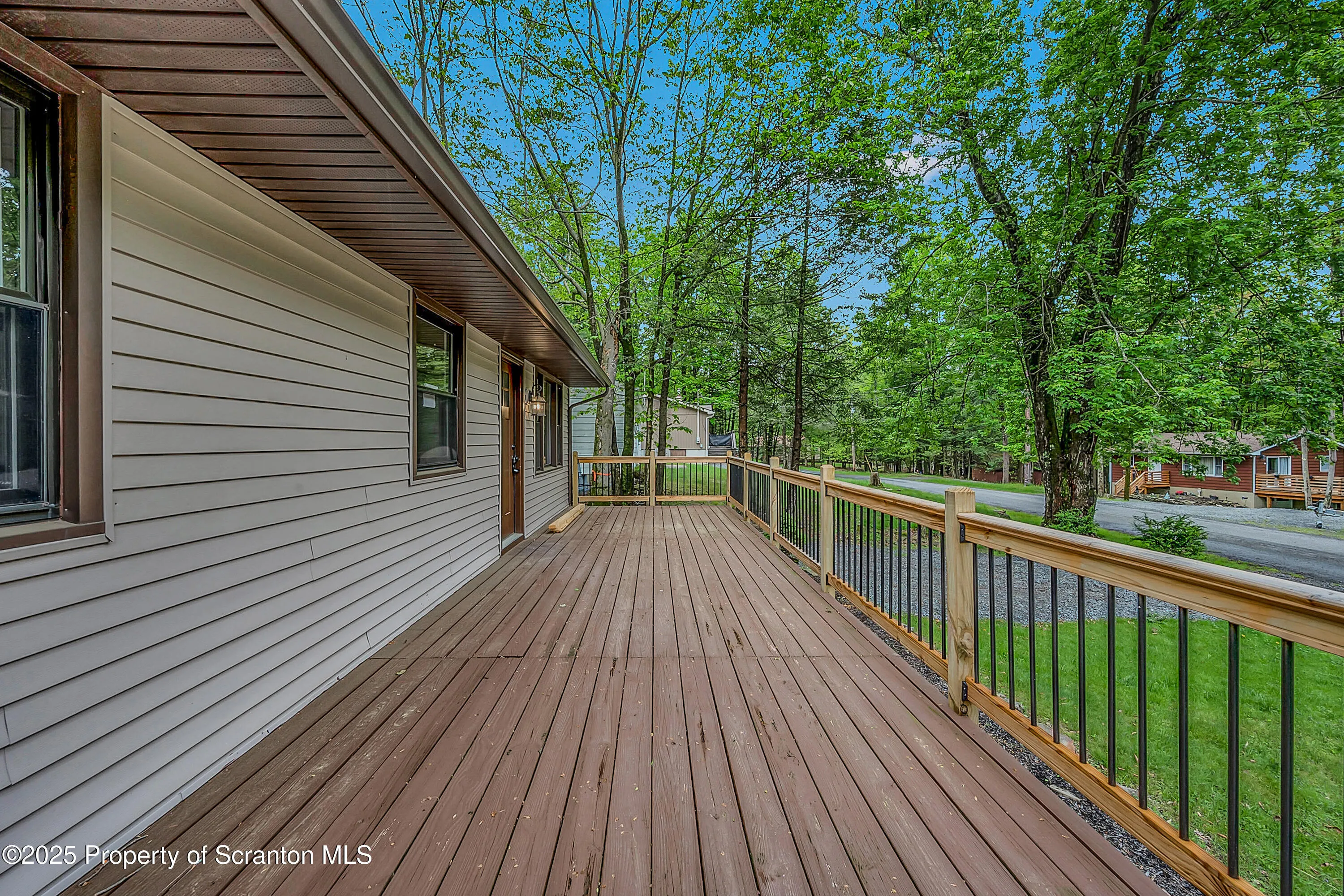 40 Honey Bear Road, Lake Ariel, Pennsylvania 18436, 3 Bedrooms Bedrooms, 6 Rooms Rooms,2 BathroomsBathrooms,Residential,For Sale,Honey Bear,SC252360