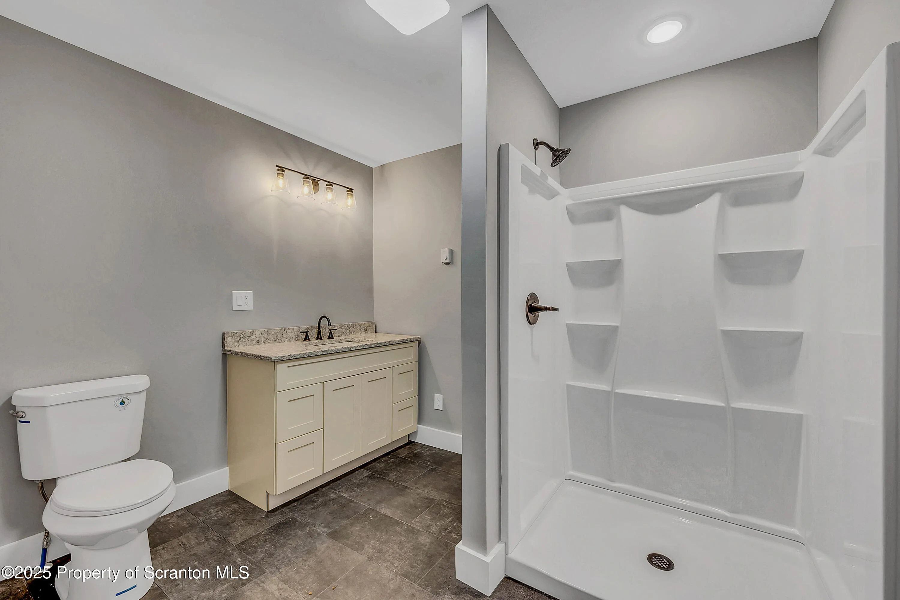 40 Honey Bear Road, Lake Ariel, Pennsylvania 18436, 3 Bedrooms Bedrooms, 6 Rooms Rooms,2 BathroomsBathrooms,Residential,For Sale,Honey Bear,SC252360