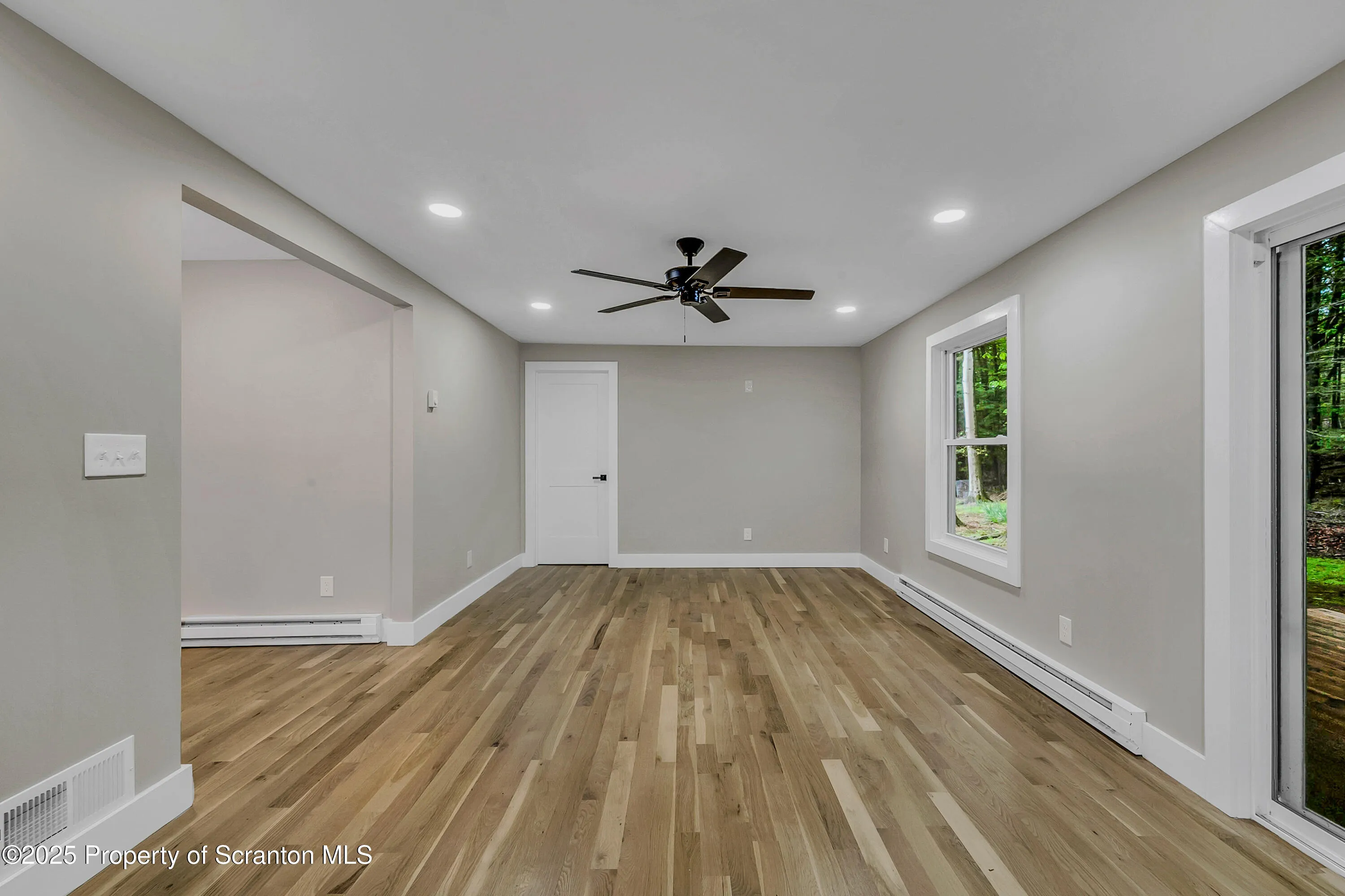 40 Honey Bear Road, Lake Ariel, Pennsylvania 18436, 3 Bedrooms Bedrooms, 6 Rooms Rooms,2 BathroomsBathrooms,Residential,For Sale,Honey Bear,SC252360