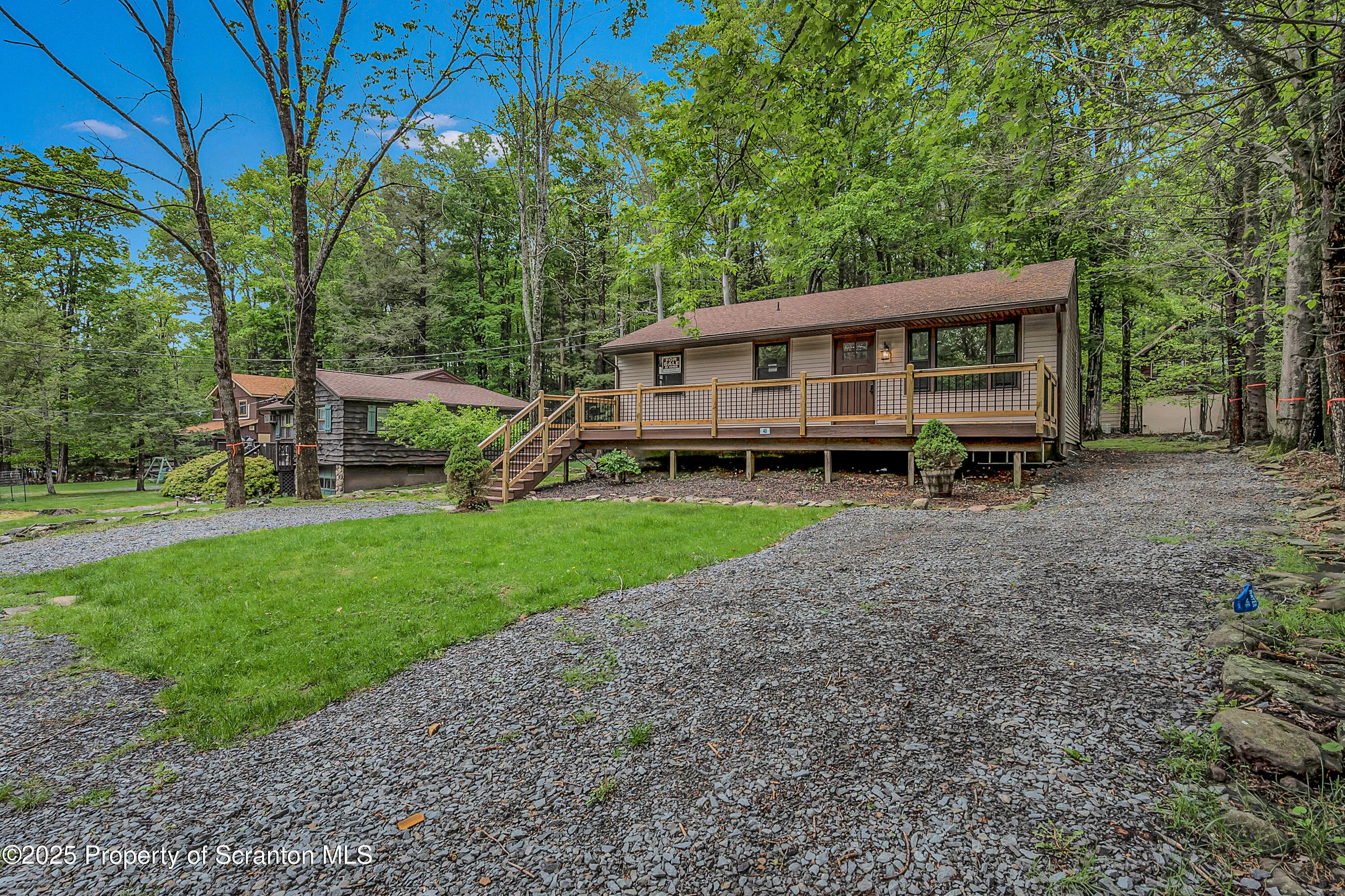 40 Honey Bear Road, Lake Ariel, Pennsylvania 18436, 3 Bedrooms Bedrooms, 6 Rooms Rooms,2 BathroomsBathrooms,Residential,For Sale,Honey Bear,SC252360