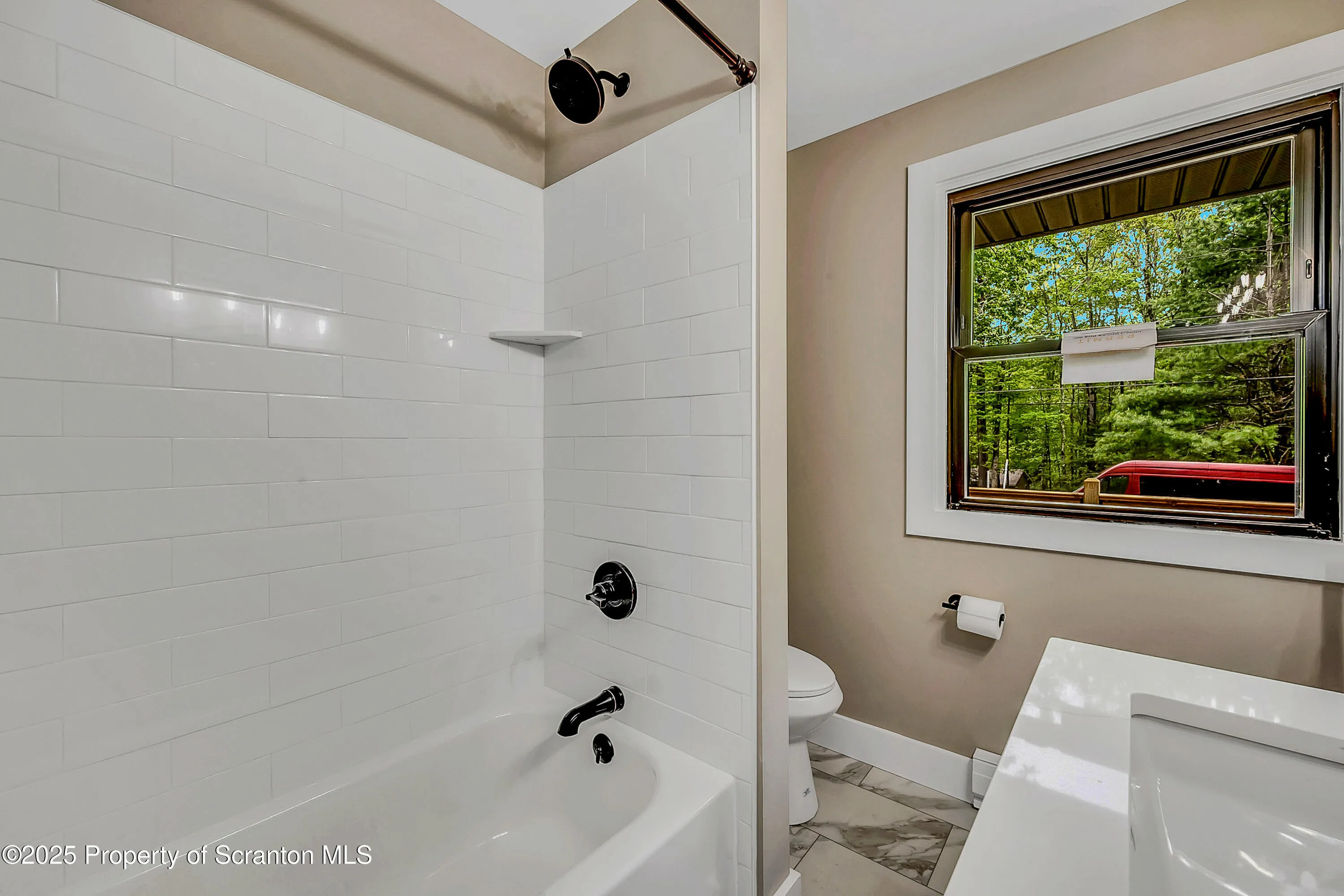 40 Honey Bear Road, Lake Ariel, Pennsylvania 18436, 3 Bedrooms Bedrooms, 6 Rooms Rooms,2 BathroomsBathrooms,Residential,For Sale,Honey Bear,SC252360
