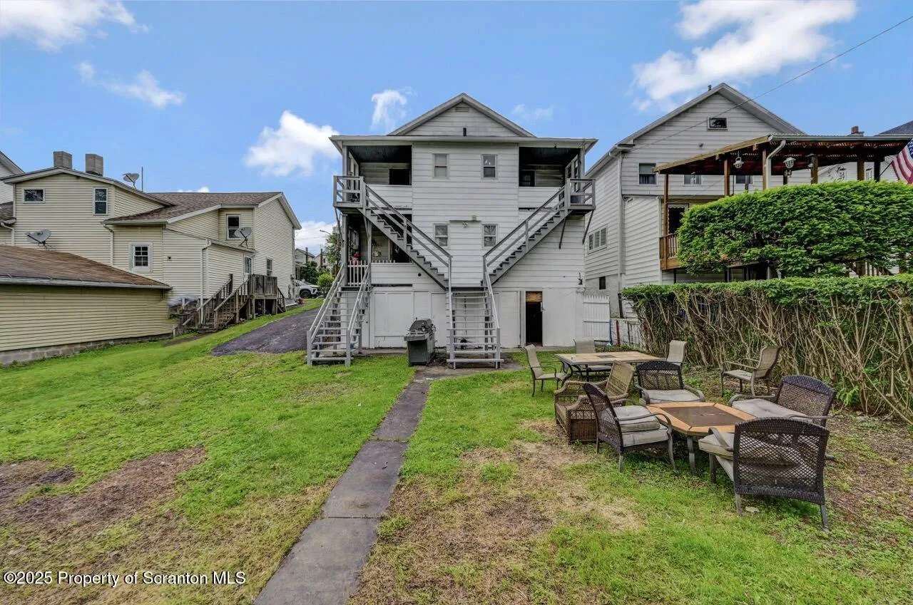 1221 1223 Eynon Street, Scranton, Pennsylvania 18504, 5 Bedrooms Bedrooms, ,3 BathroomsBathrooms,Residential Income,For Sale,1223 Eynon,SC252770