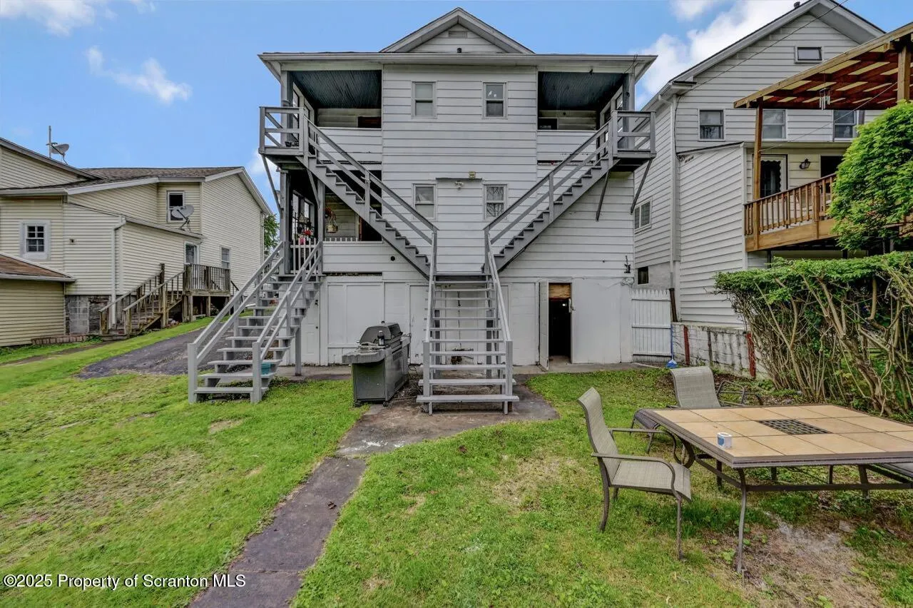 1221 1223 Eynon Street, Scranton, Pennsylvania 18504, 5 Bedrooms Bedrooms, ,3 BathroomsBathrooms,Residential Income,For Sale,1223 Eynon,SC252770