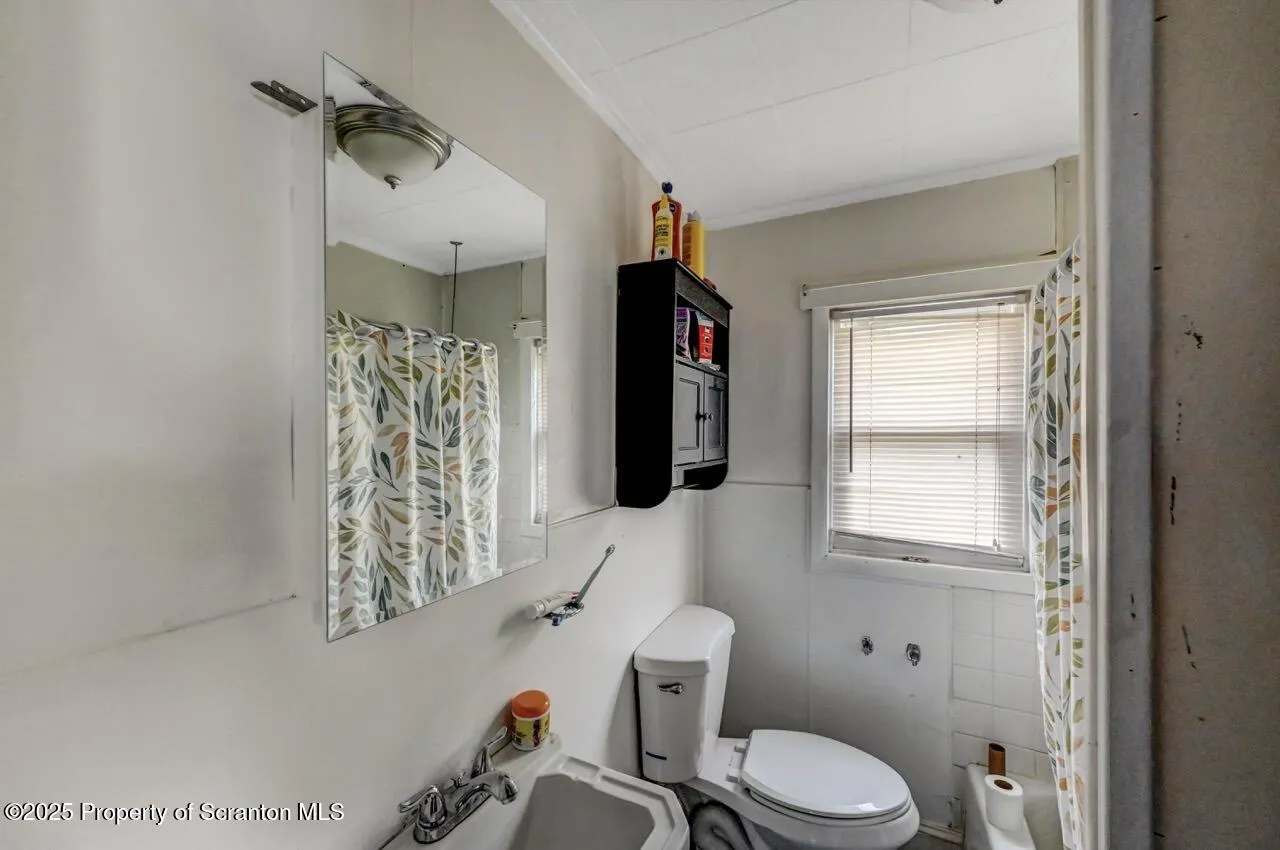 1221 1223 Eynon Street, Scranton, Pennsylvania 18504, 5 Bedrooms Bedrooms, ,3 BathroomsBathrooms,Residential Income,For Sale,1223 Eynon,SC252770