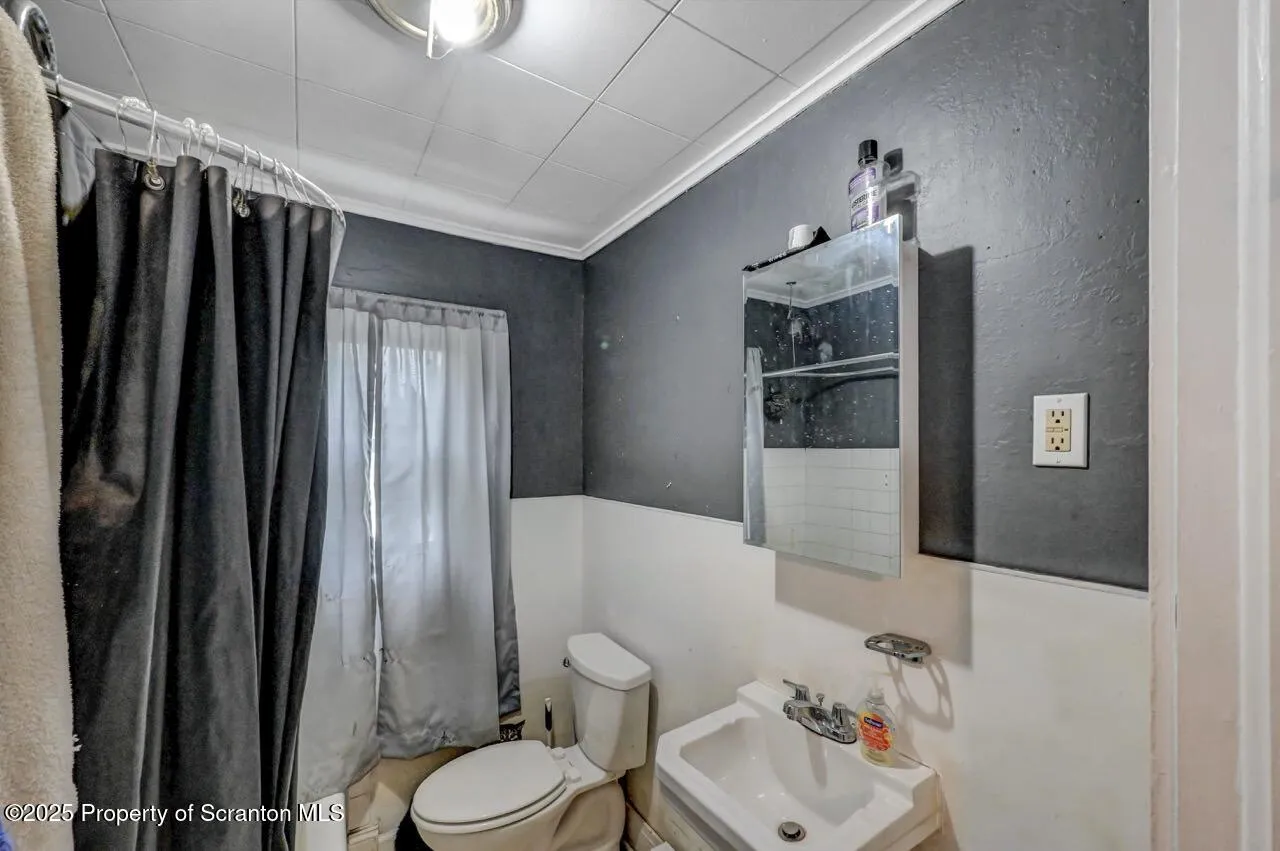 1221 1223 Eynon Street, Scranton, Pennsylvania 18504, 5 Bedrooms Bedrooms, ,3 BathroomsBathrooms,Residential Income,For Sale,1223 Eynon,SC252770