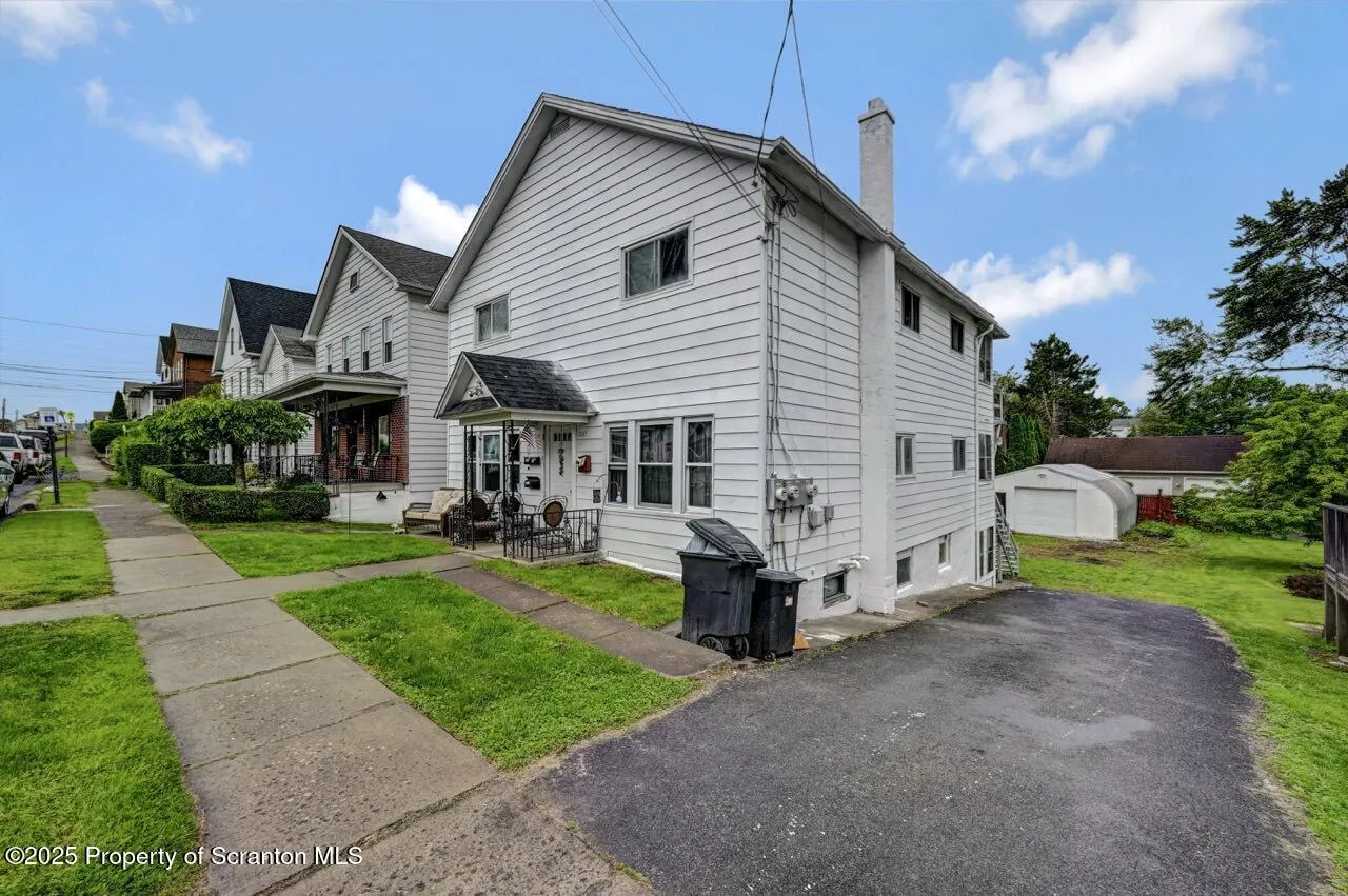 1221 1223 Eynon Street, Scranton, Pennsylvania 18504, 5 Bedrooms Bedrooms, ,3 BathroomsBathrooms,Residential Income,For Sale,1223 Eynon,SC252770