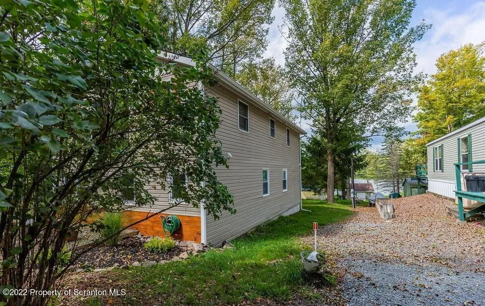 577 Duck Harbor Road, Equinunk, Pennsylvania 18417, 4 Bedrooms Bedrooms, 8 Rooms Rooms,3 BathroomsBathrooms,Residential,For Sale,Duck Harbor,SC252623